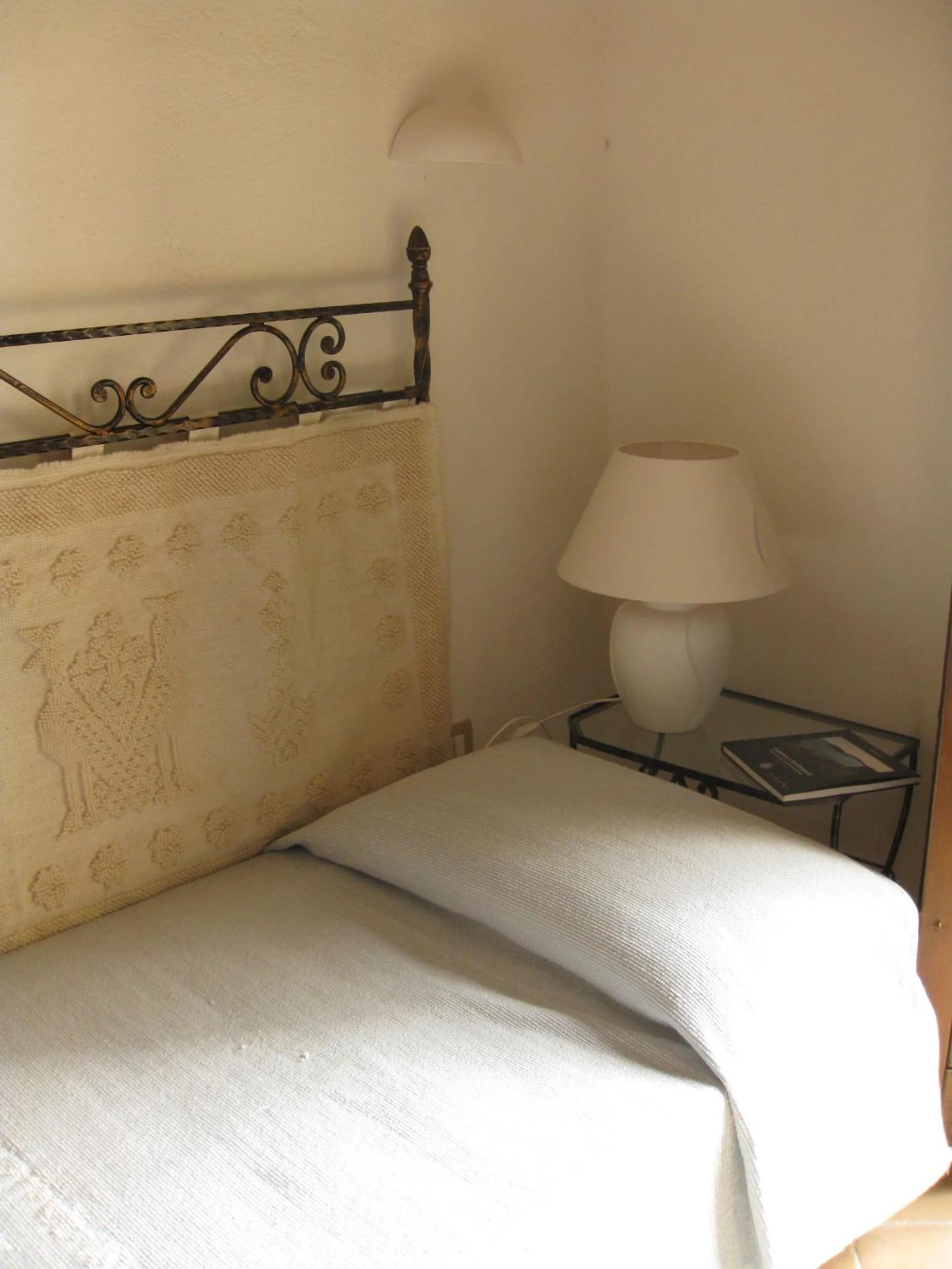 Decorative detail, Bed in Hotel Villa Gli Asfodeli