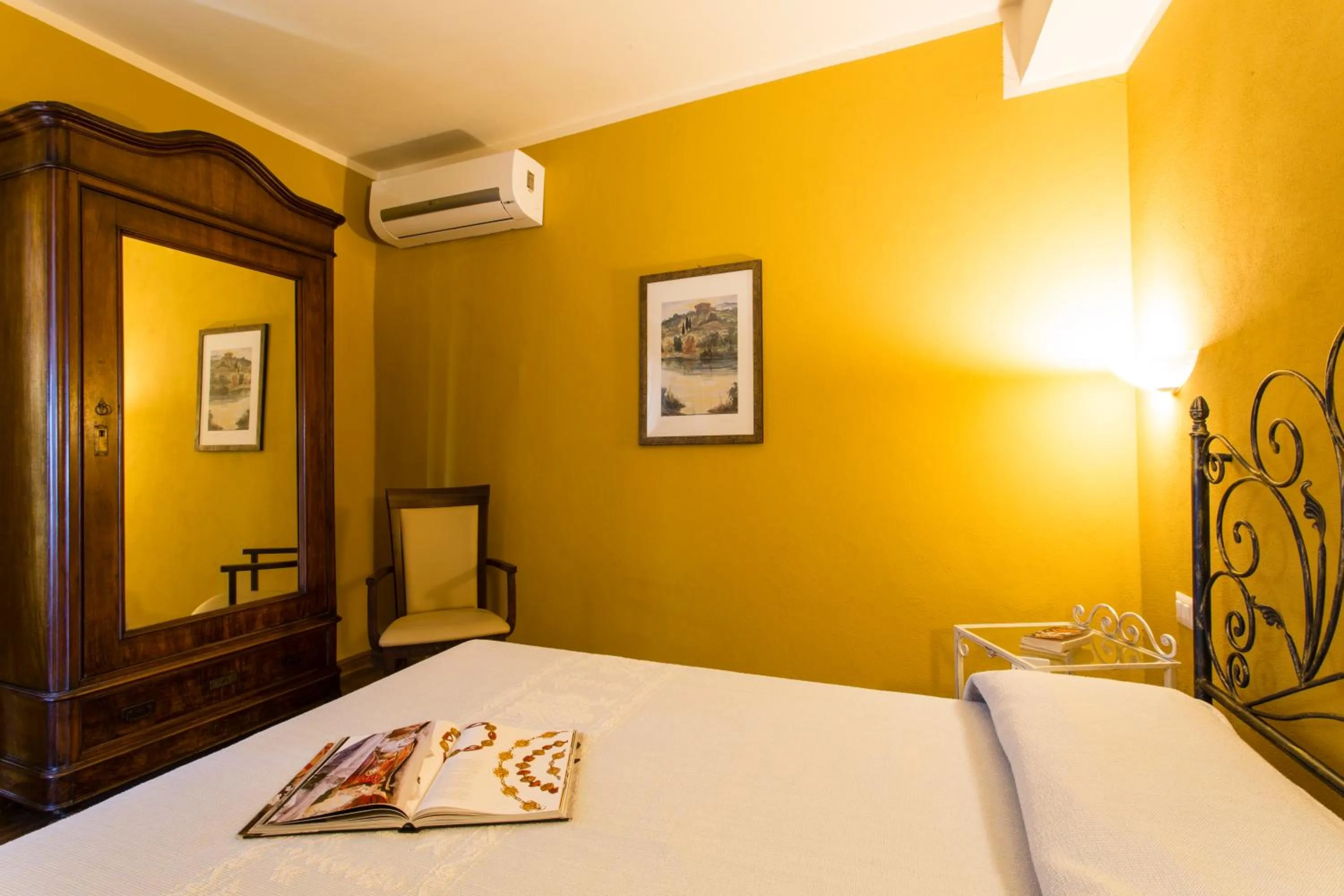 Bedroom, Bed in Hotel Villa Gli Asfodeli