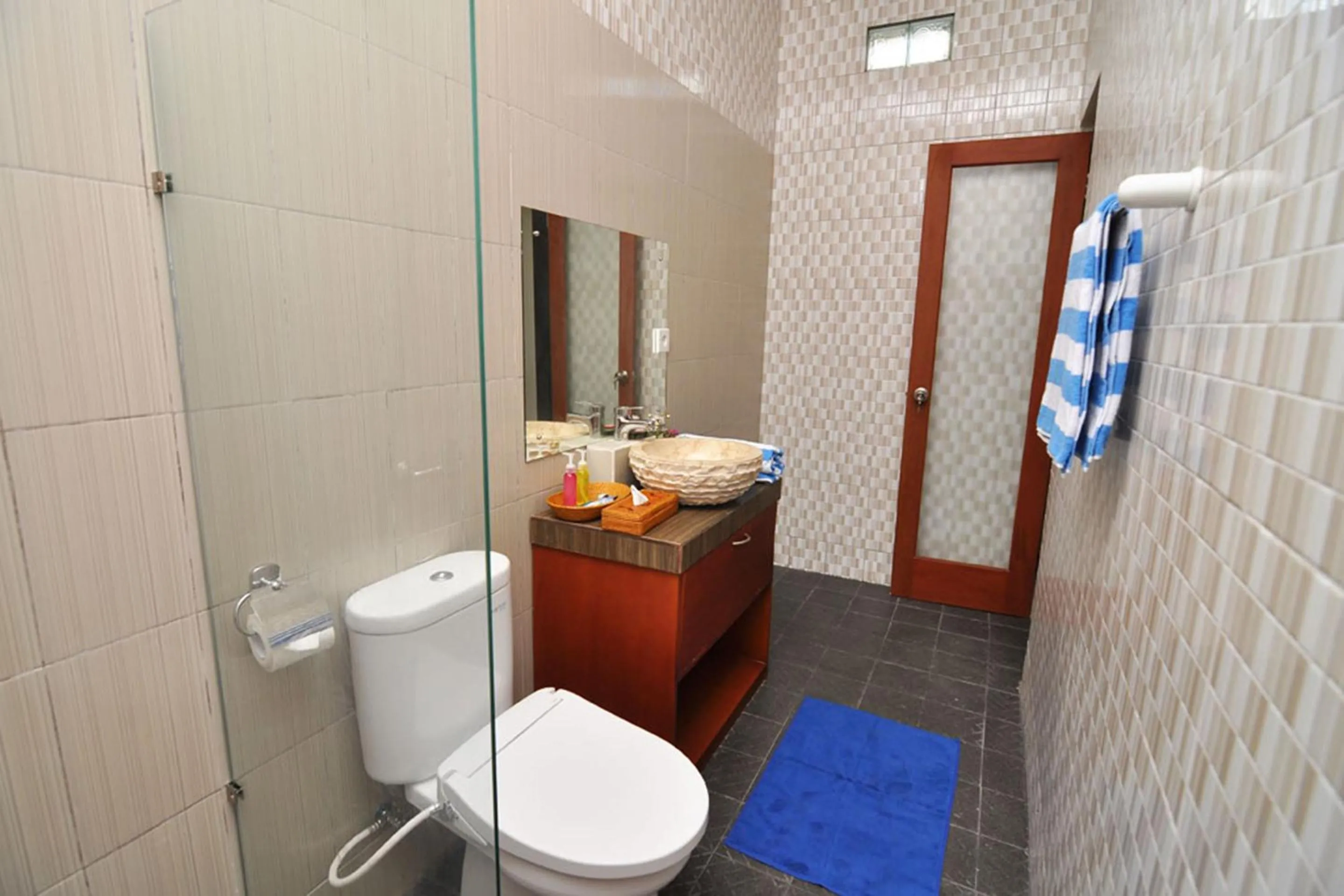 Bathroom in Kandava Villa