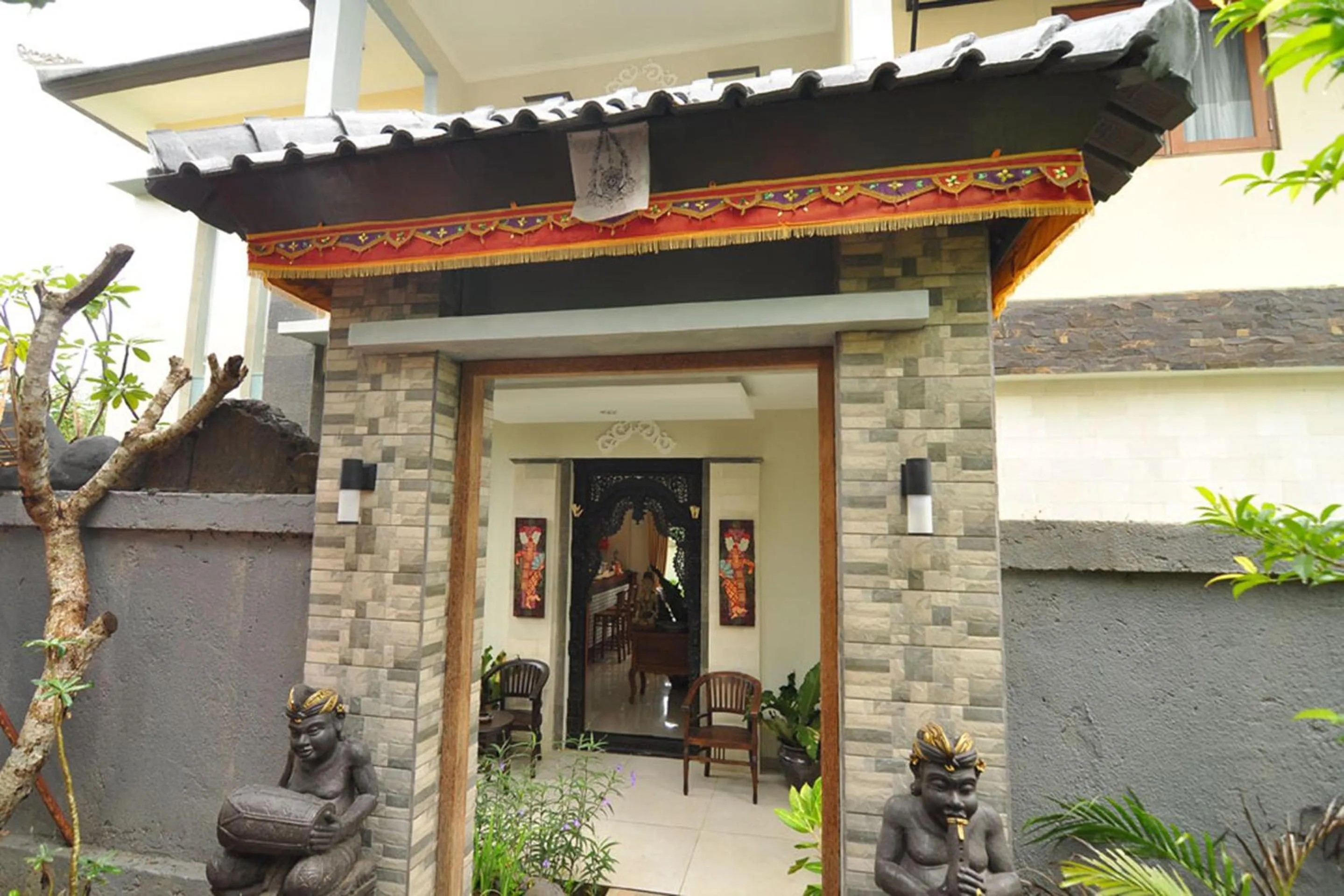 Facade/entrance in Kandava Villa