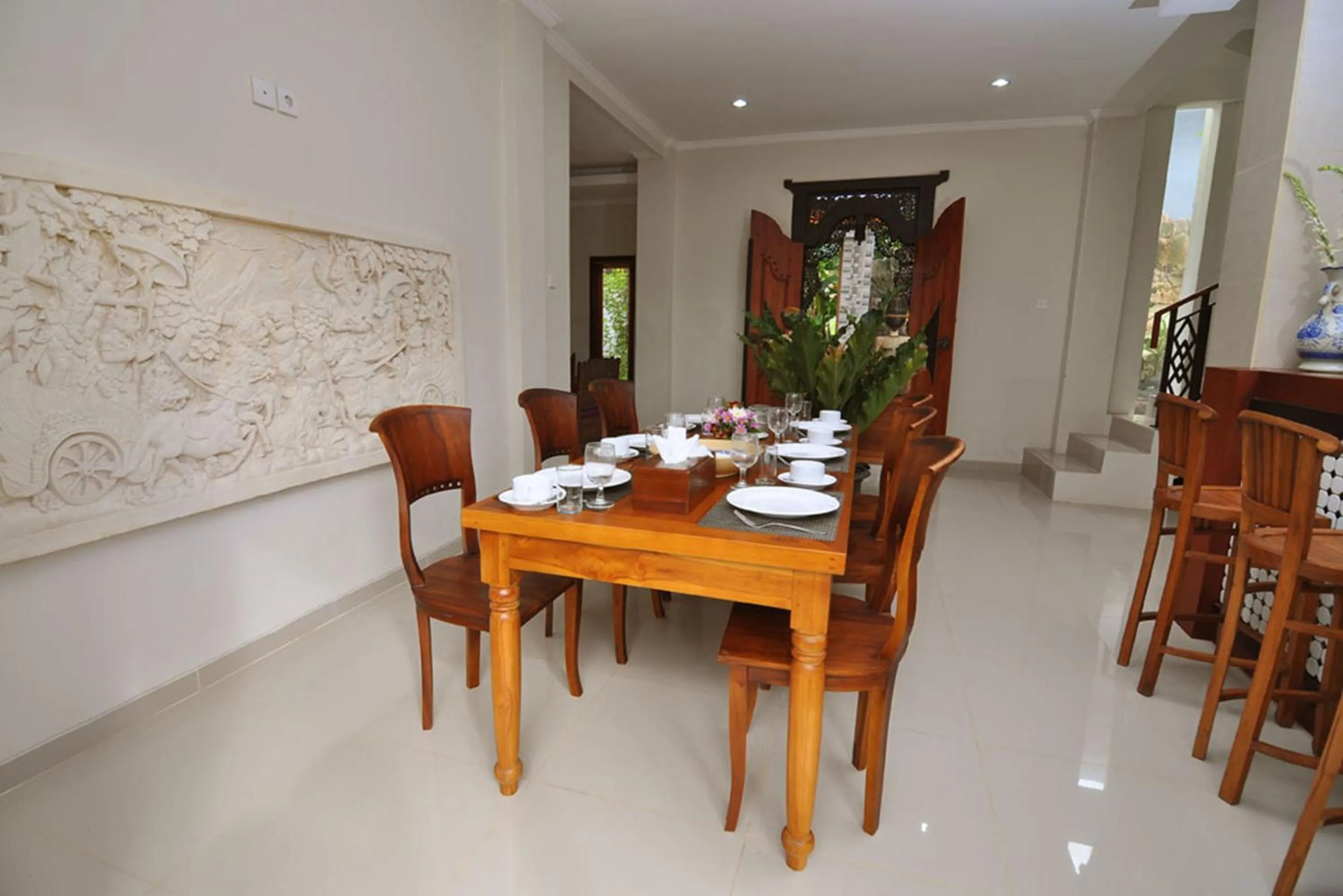 Communal lounge/ TV room in Kandava Villa
