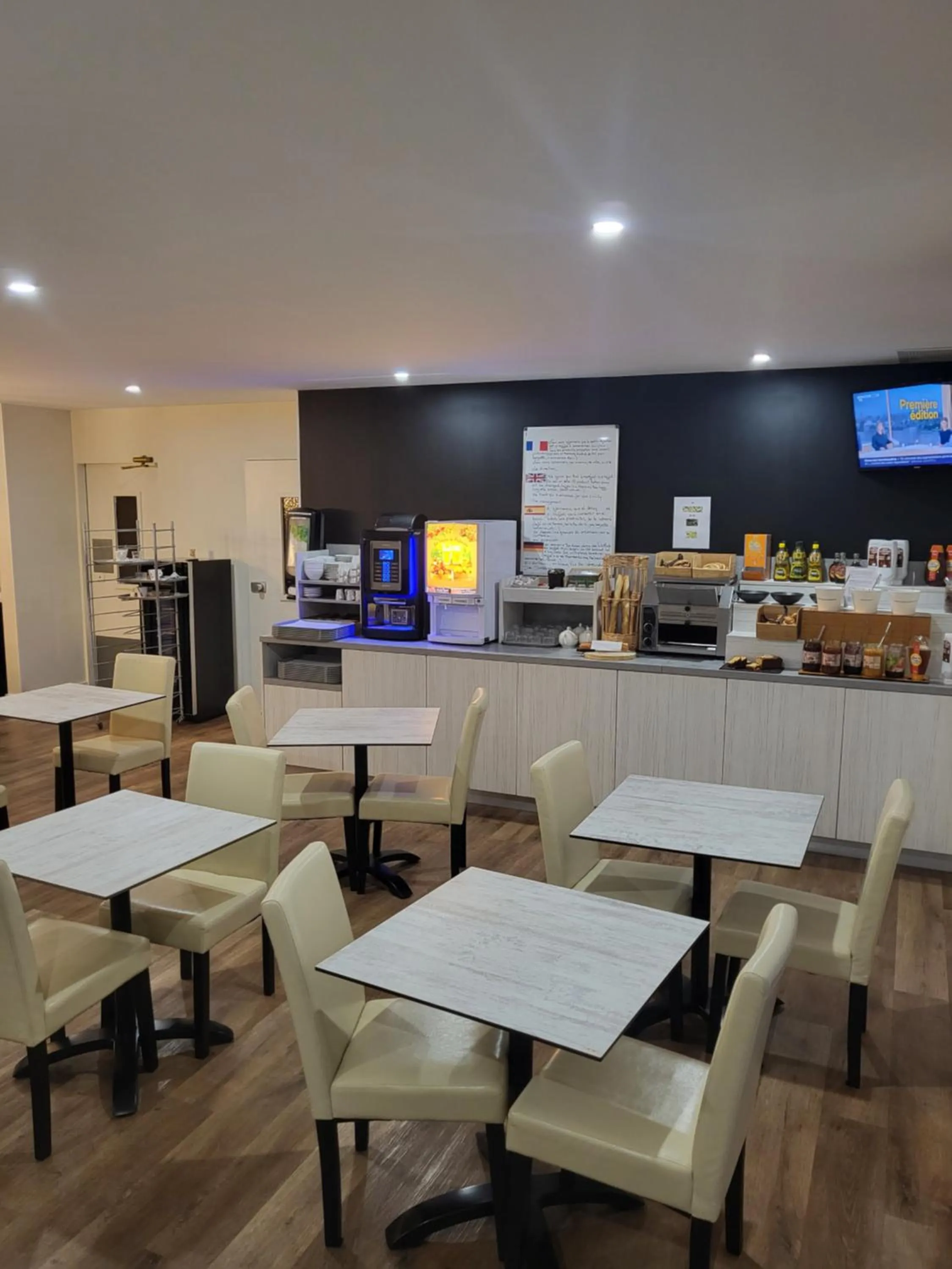 Restaurant/places to eat in Brit Hotel Plaisance A9/A61