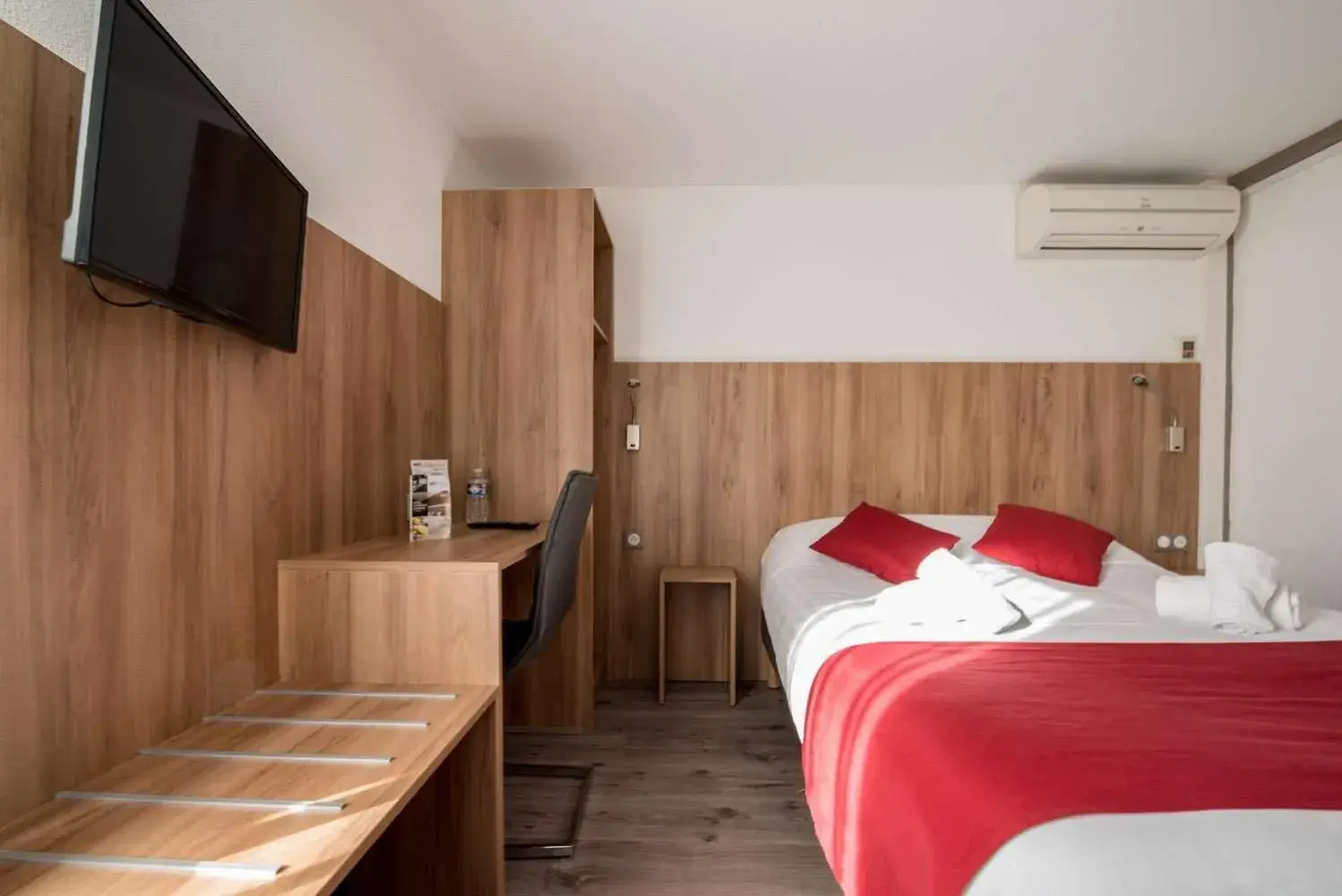 Double Room in Brit Hotel Plaisance A9/A61 Double Room in Brit Hotel Plaisance A9/A61