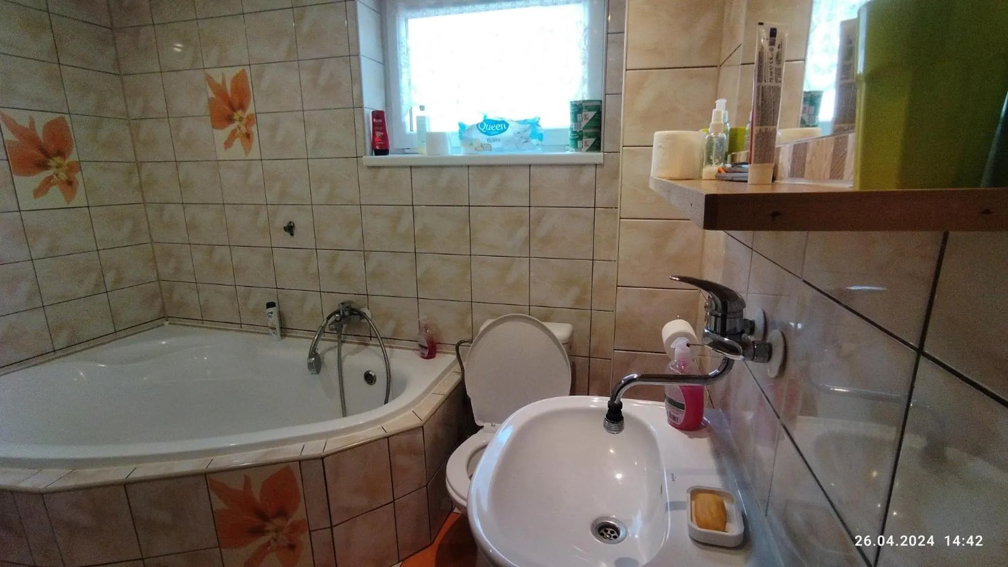 Bathroom in Lucky Cat