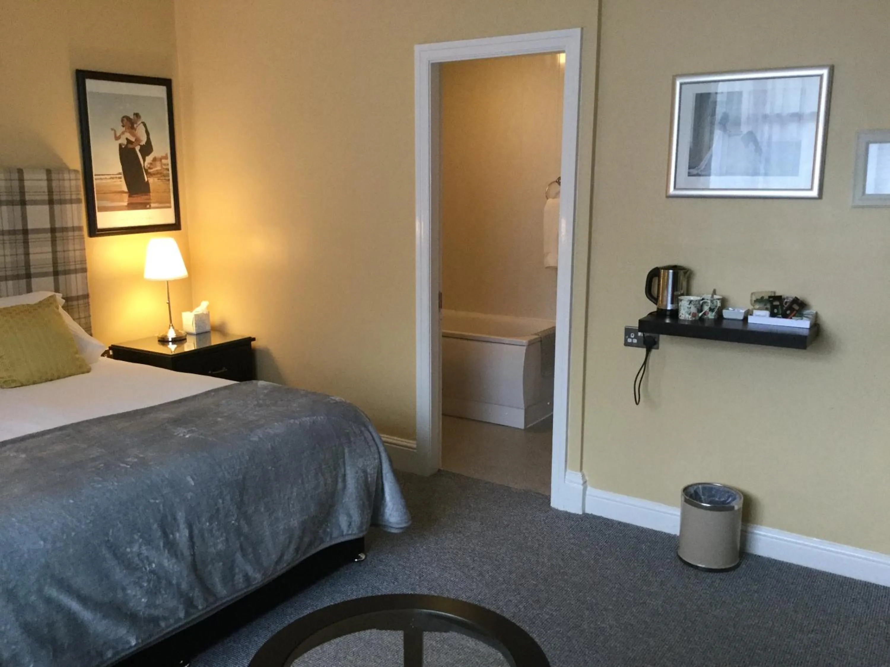 Shower, Bed in Elton Guest House