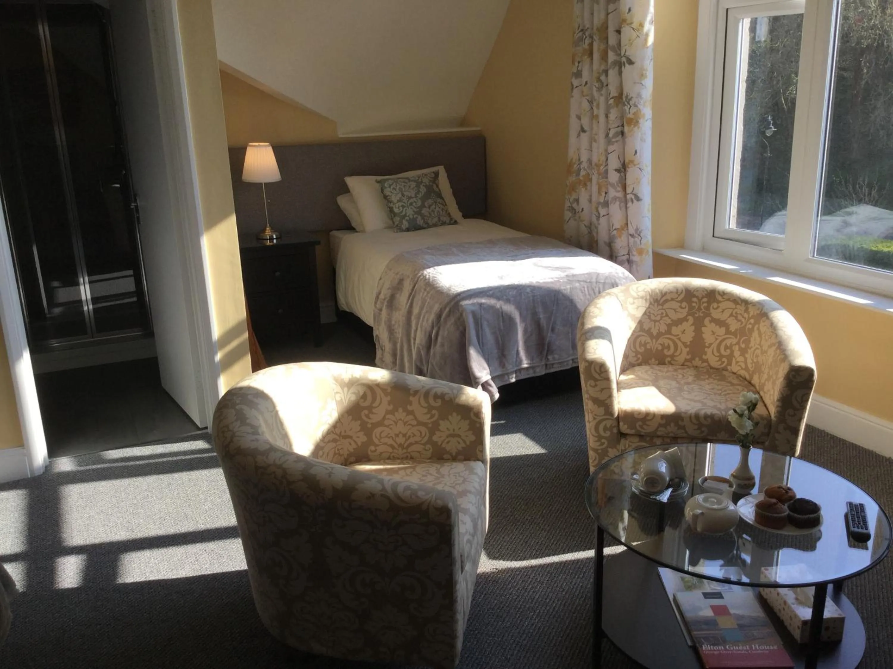 Shower, Bed in Elton Guest House