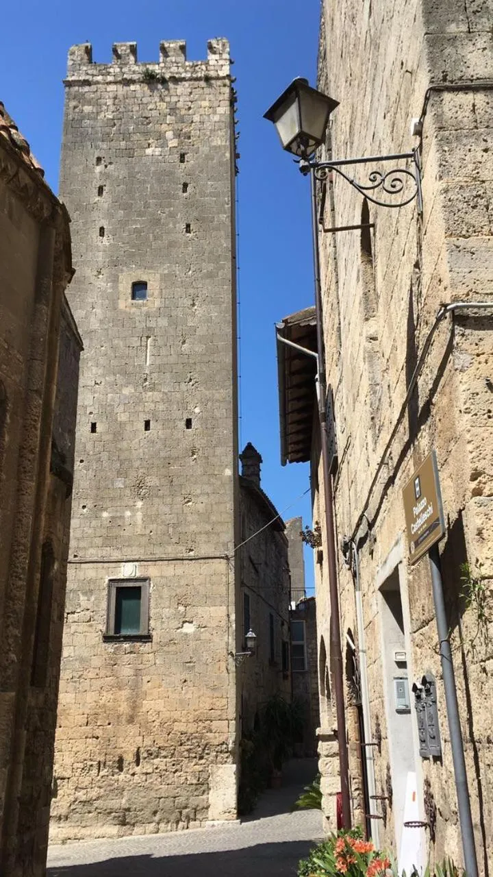 Facade/entrance in Palazzo Castelleschi