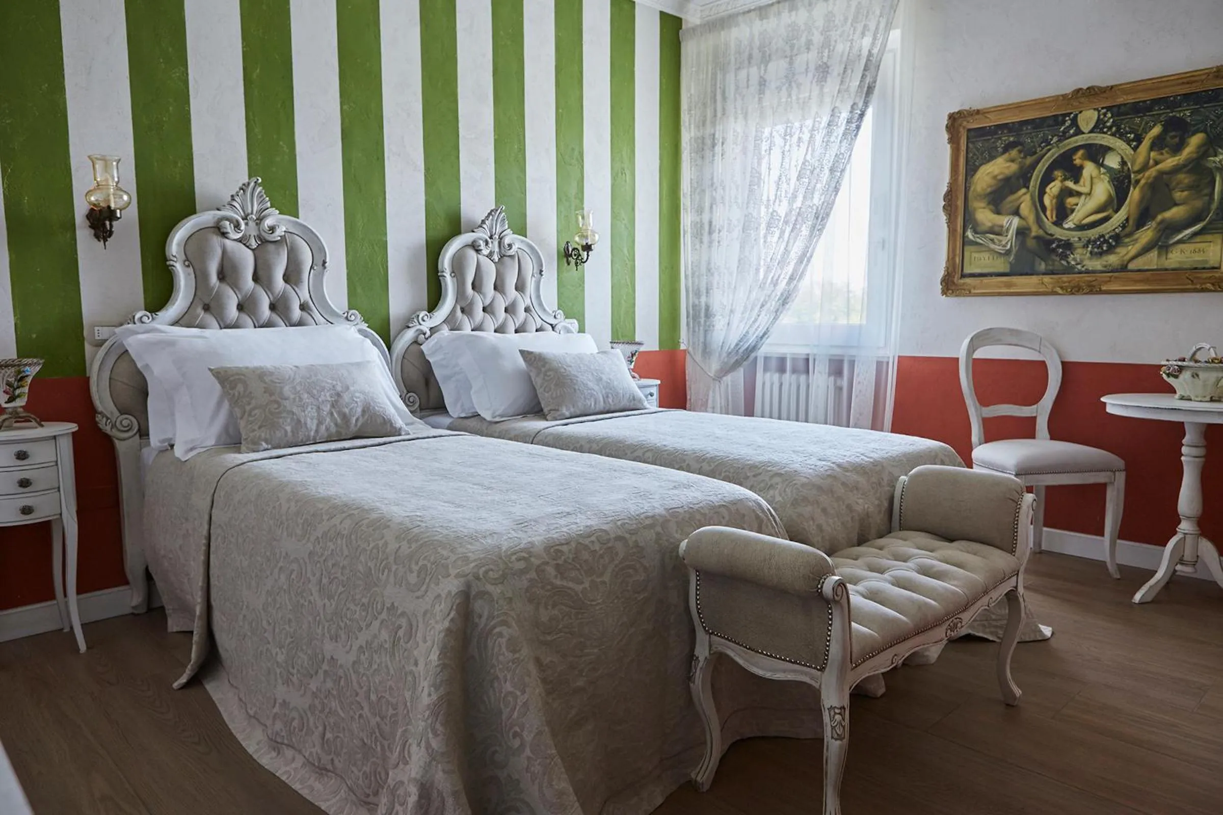 Shower, Bed in La Zarabba Boutique Hotel