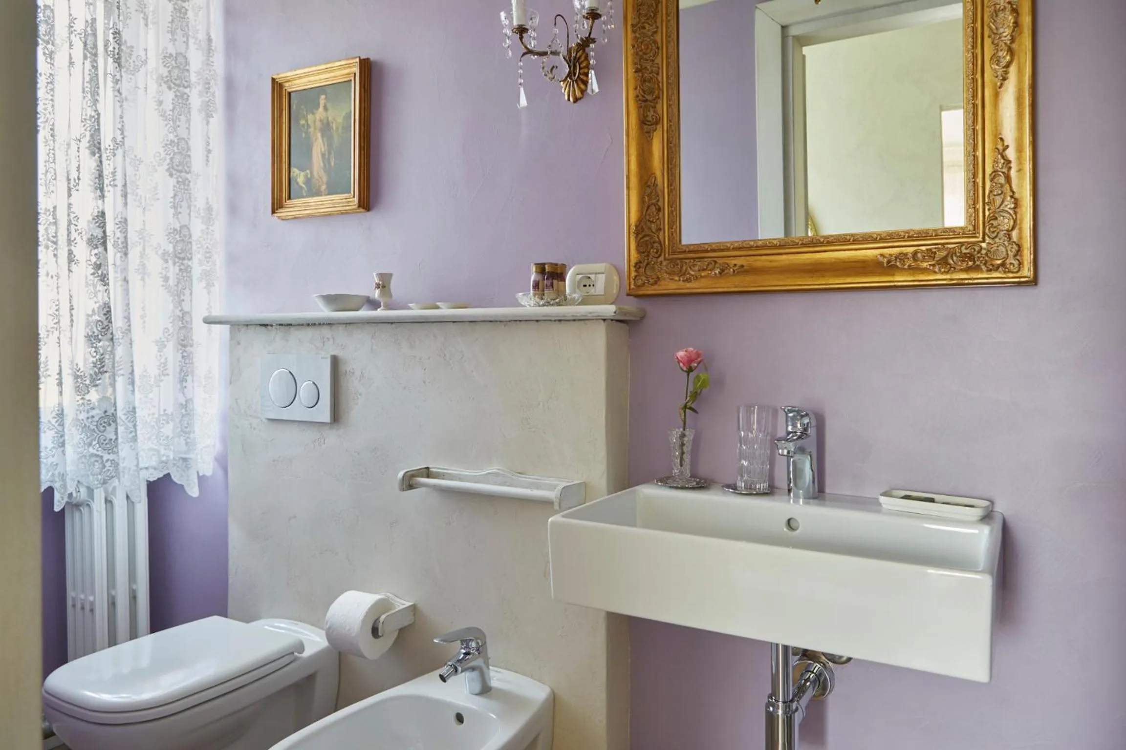 Shower in La Zarabba Boutique Hotel