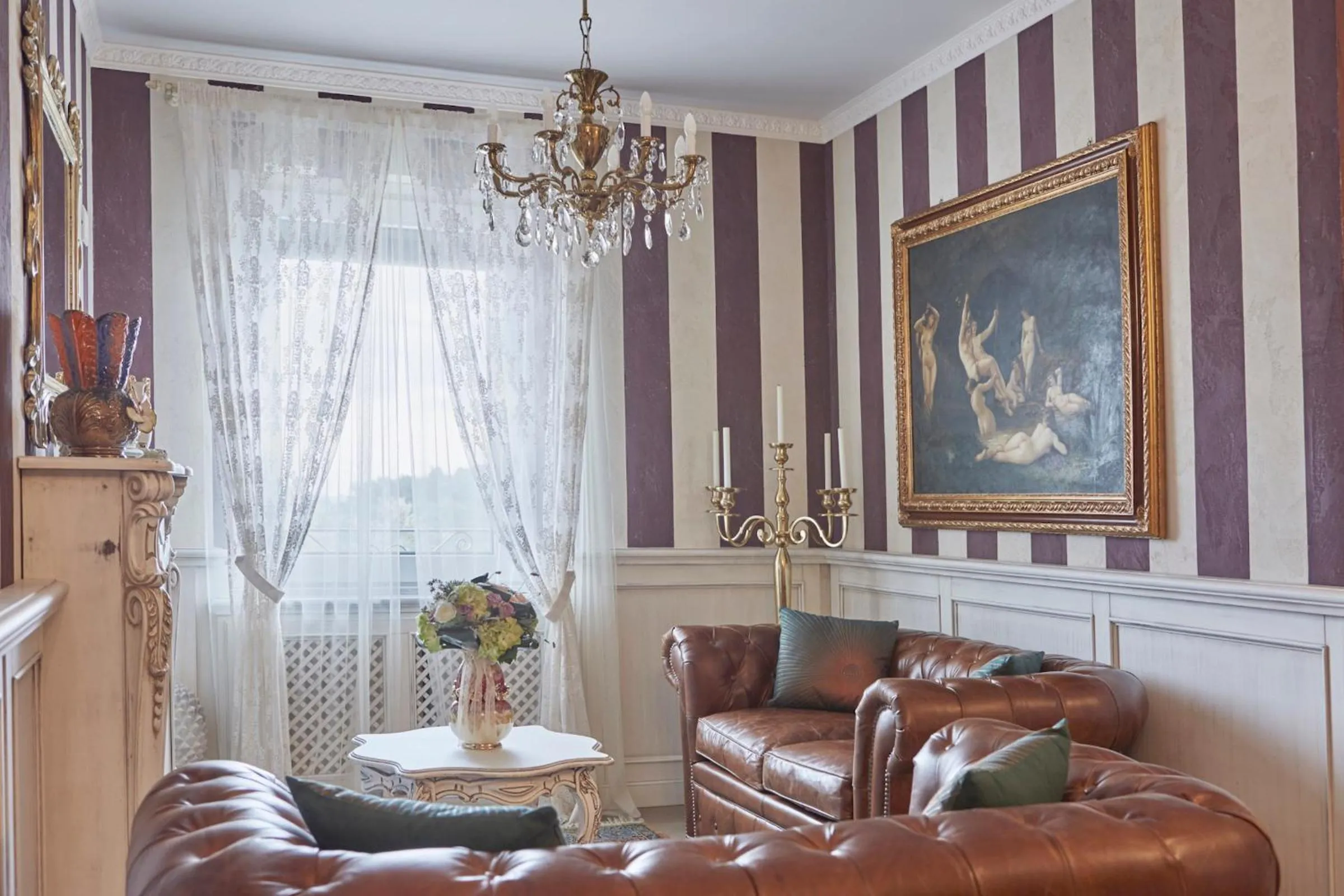 Communal lounge/ TV room in La Zarabba Boutique Hotel