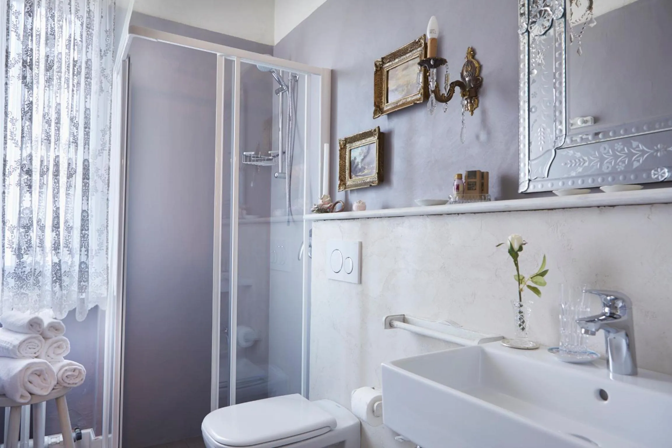 Shower in La Zarabba Boutique Hotel