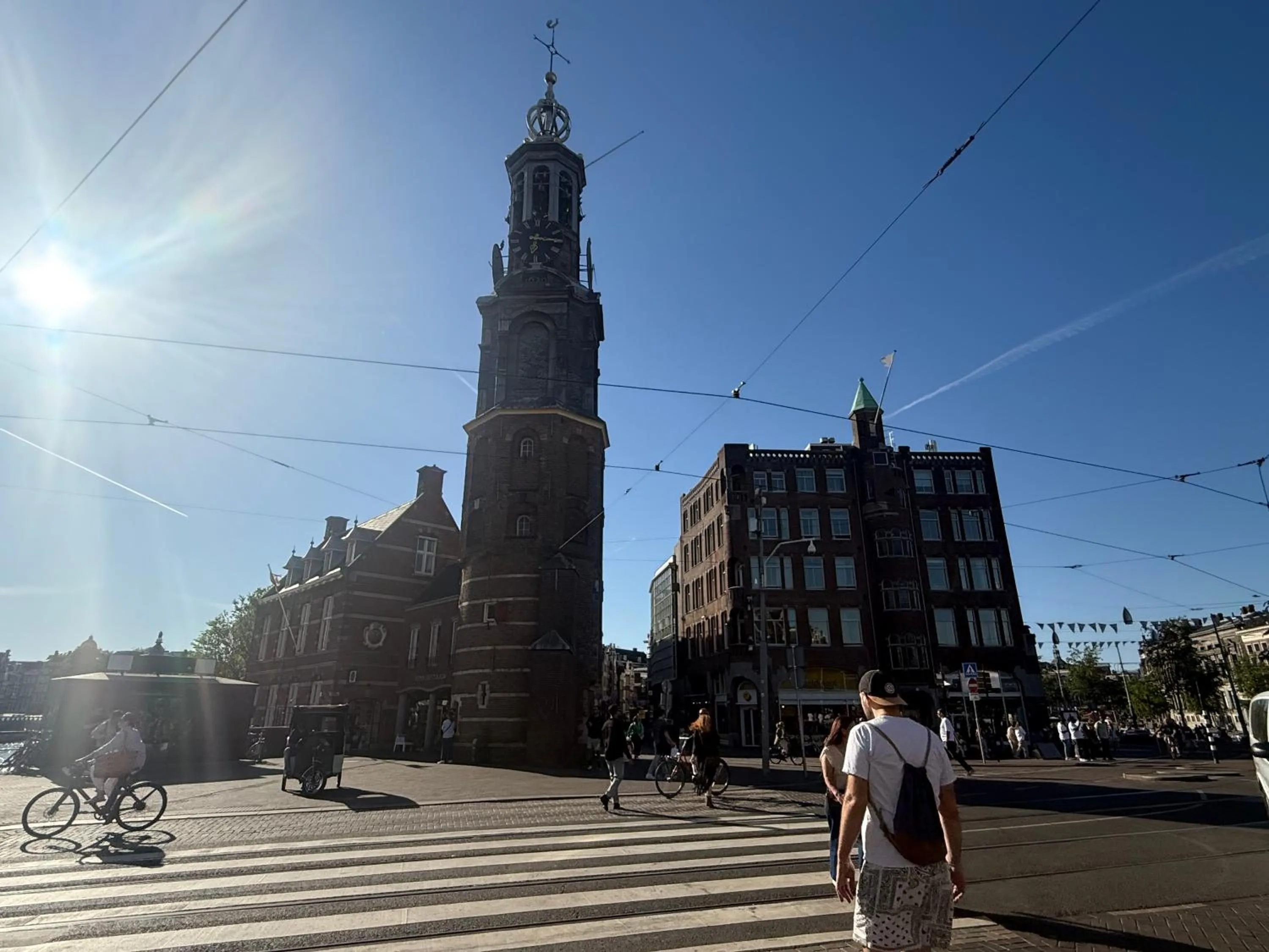 Nearby landmark in JoyJoyJoy the Black Beauty ecolicious studio in a canal house with French balcony with view on the canals