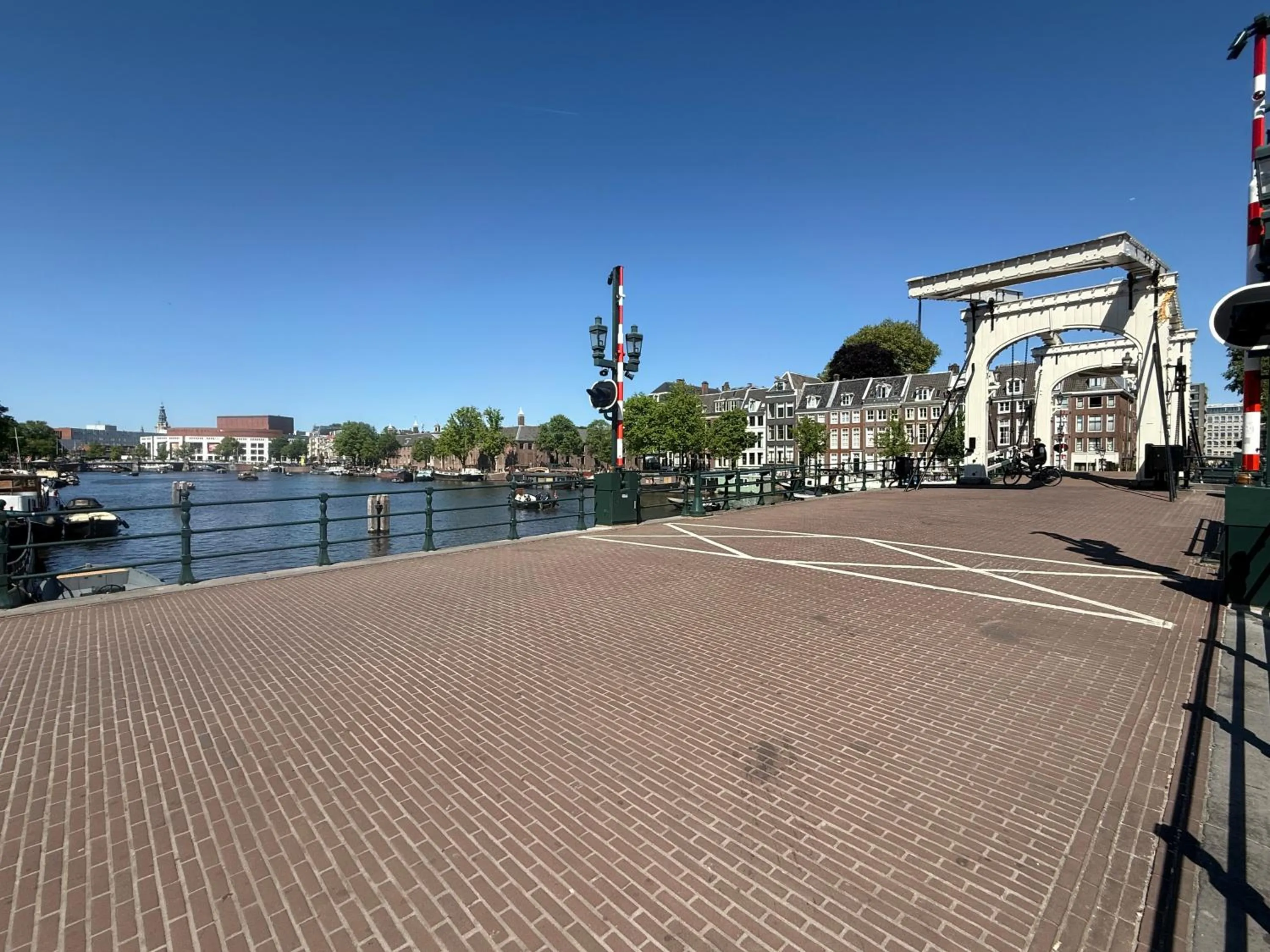 Nearby landmark in JoyJoyJoy the Black Beauty ecolicious studio in a canal house with French balcony with view on the canals