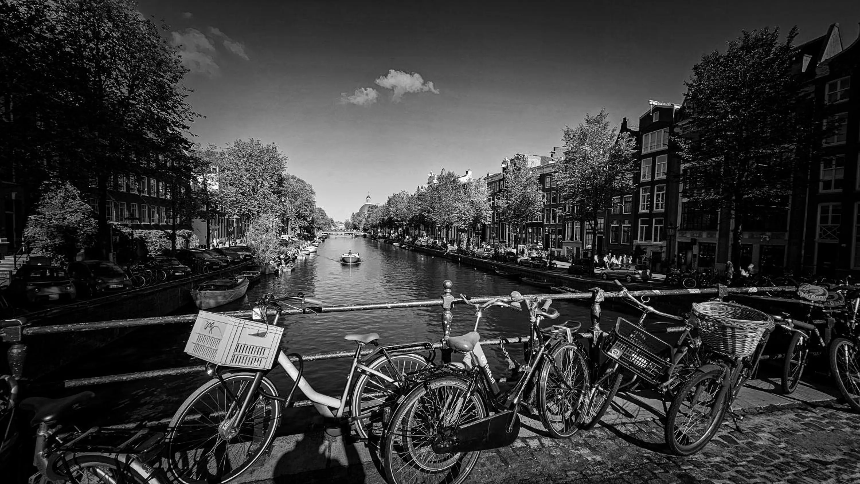 Day in JoyJoyJoy the Black Beauty ecolicious studio in a canal house with French balcony with view on the canals