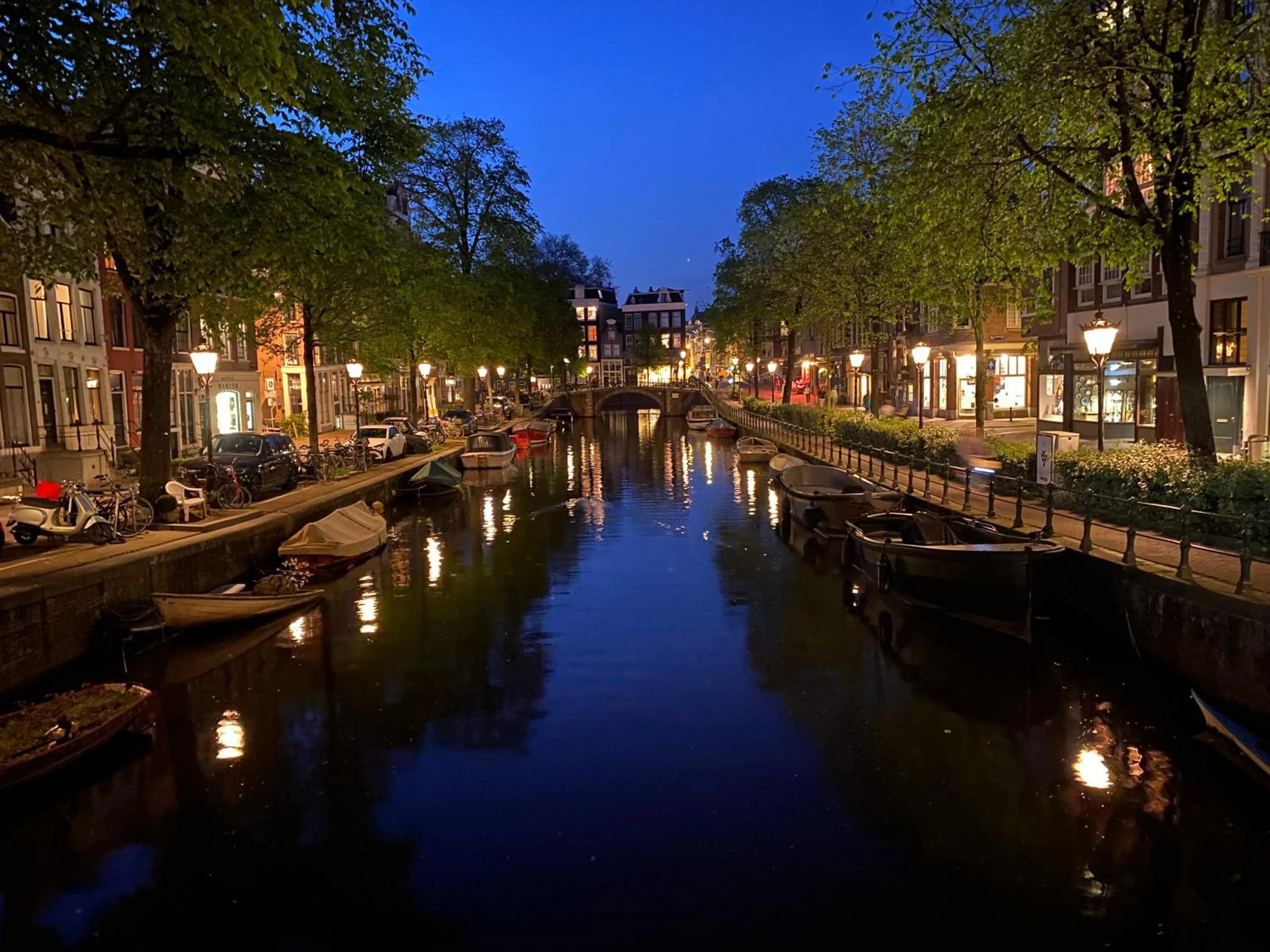 Nearby landmark in JoyJoyJoy the Black Beauty ecolicious studio in a canal house with French balcony with view on the canals