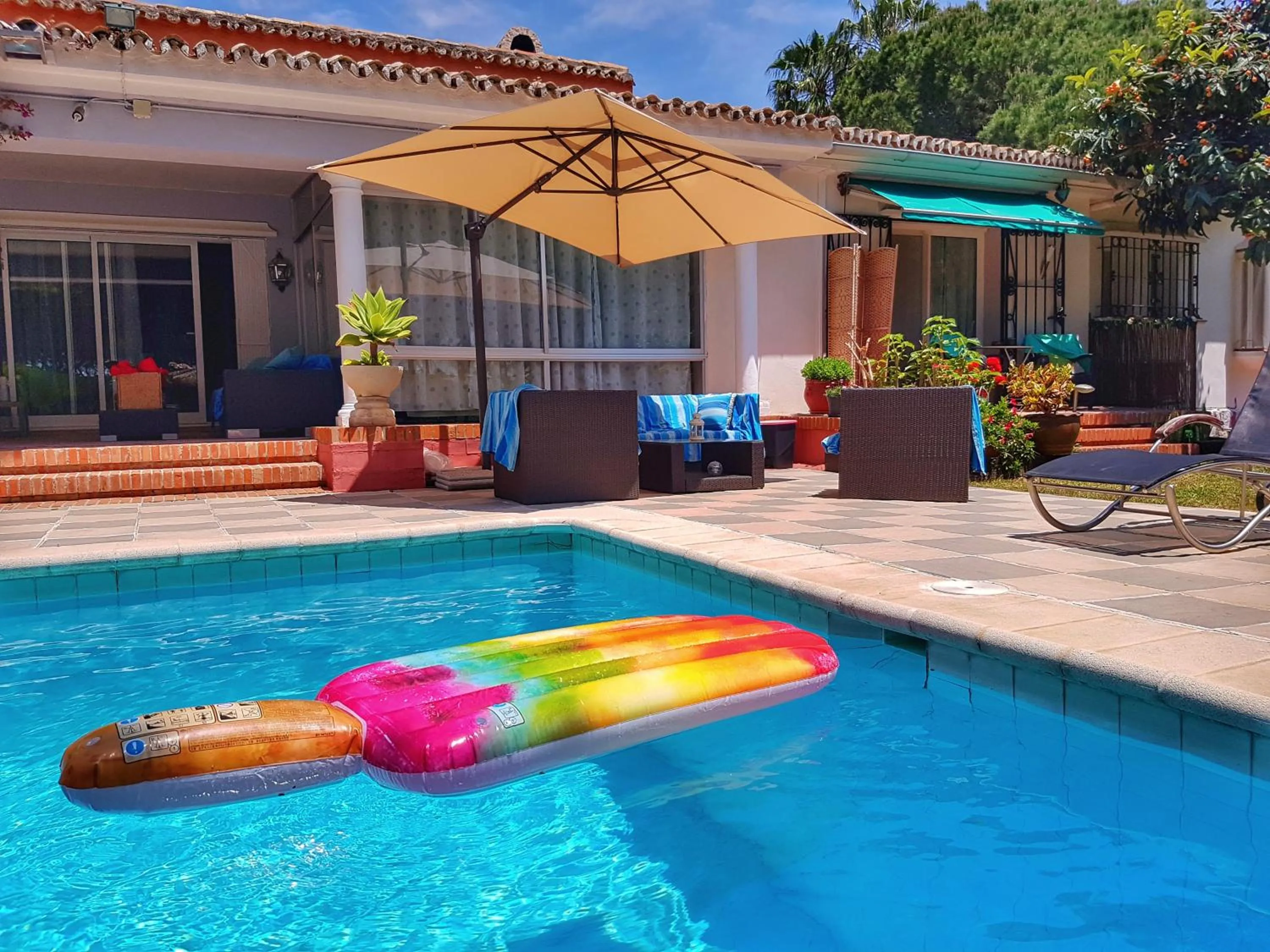 Garden view, Swimming Pool in El Nácar Bed & Breakfast