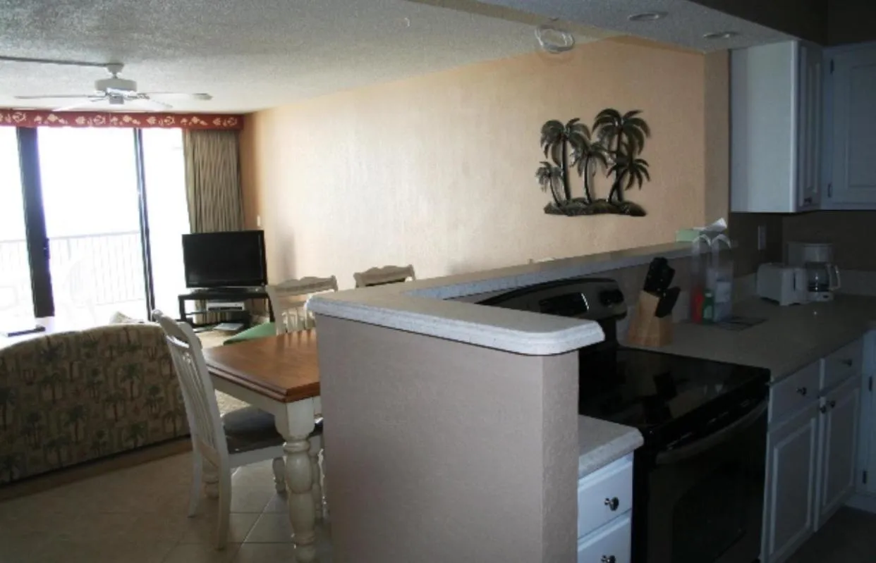 Kitchen or kitchenette in Club Regency at Regency Towers