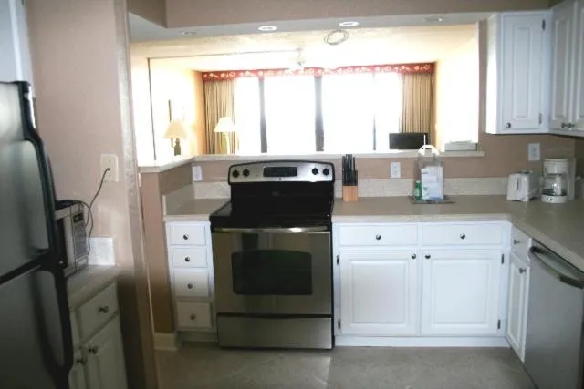 Kitchen or kitchenette in Club Regency at Regency Towers