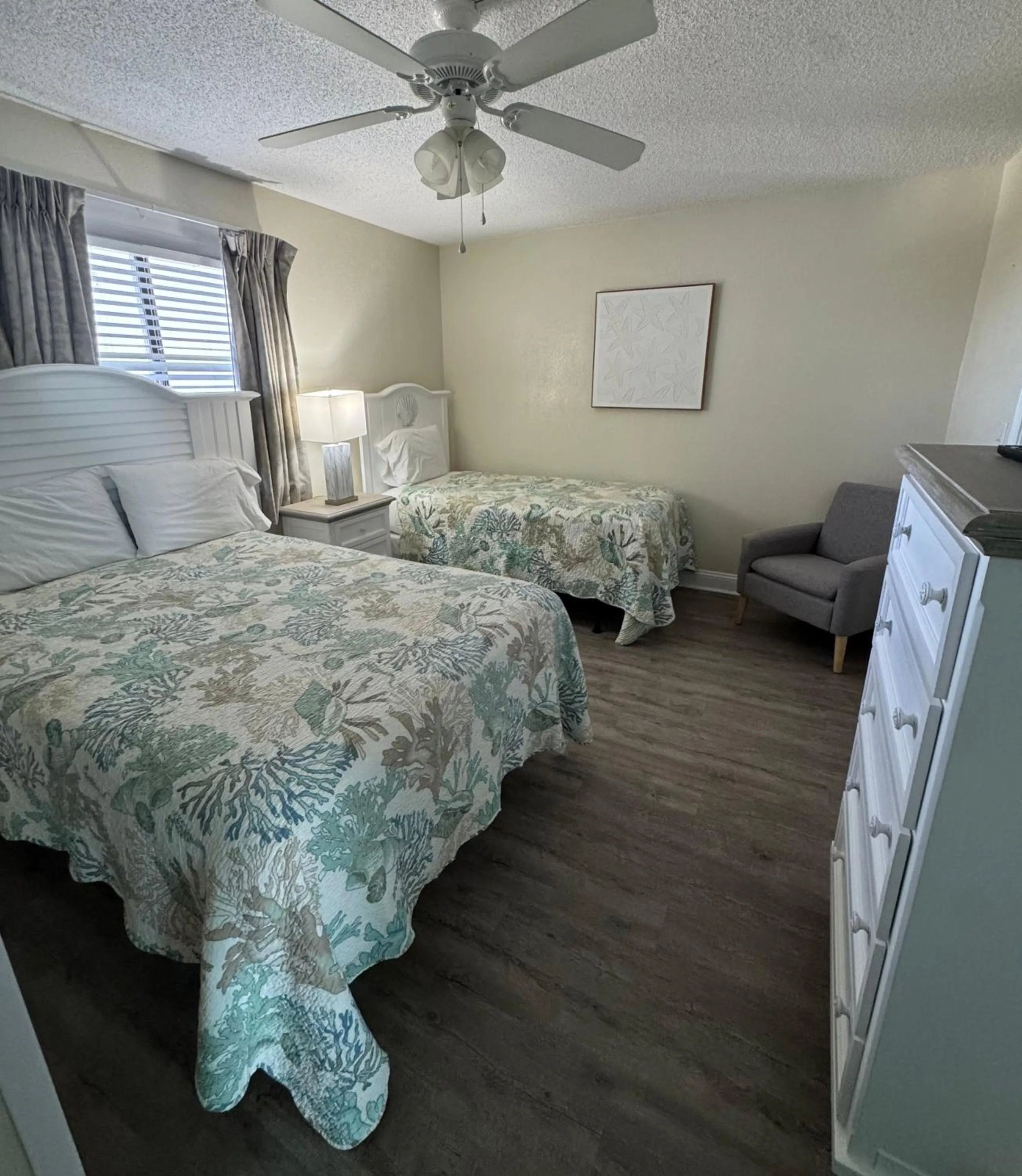 Bedroom, Bed in Club Regency at Regency Towers