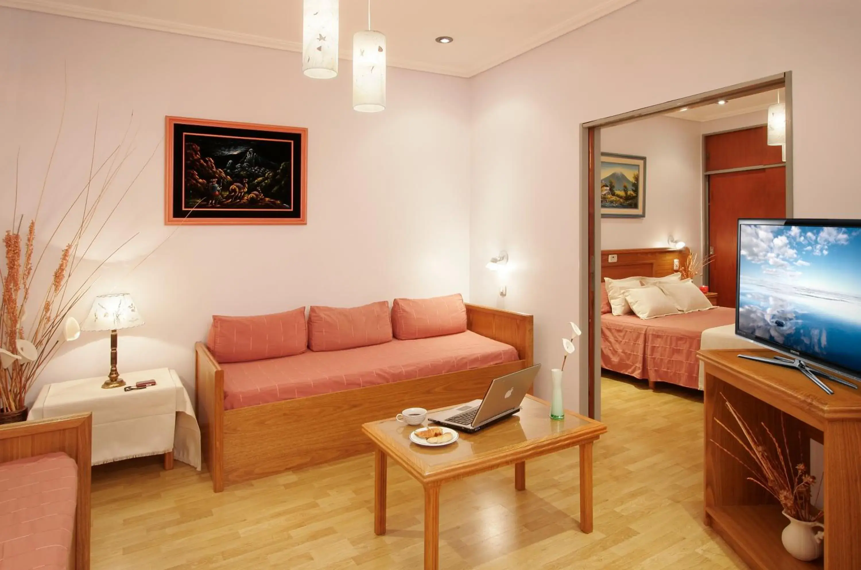 TV and multimedia, Bed in Gran Hotel De La Paix TV and multimedia, Bed in Gran Hotel De La Paix