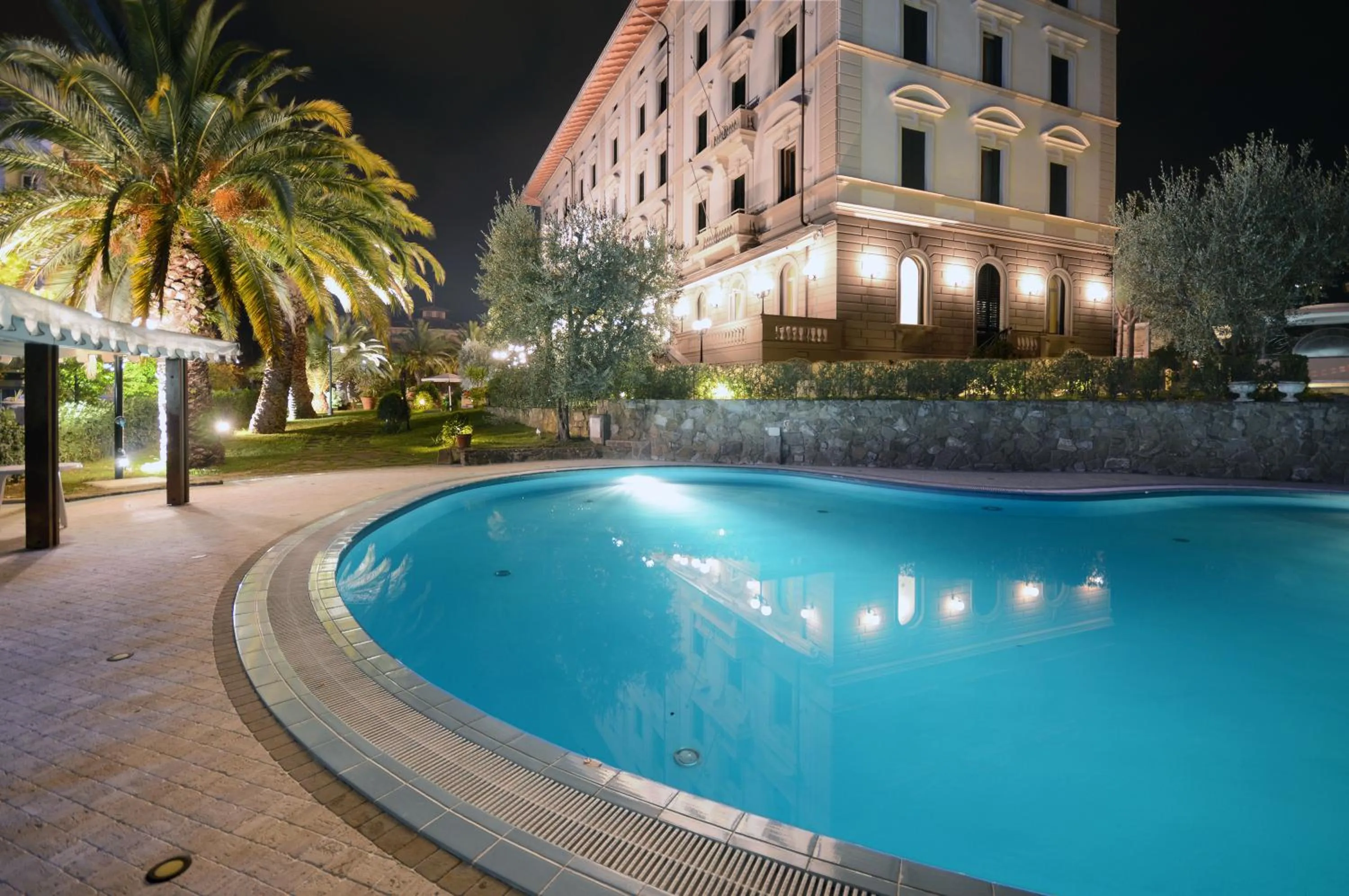 Swimming pool in Grand Hotel Vittoria