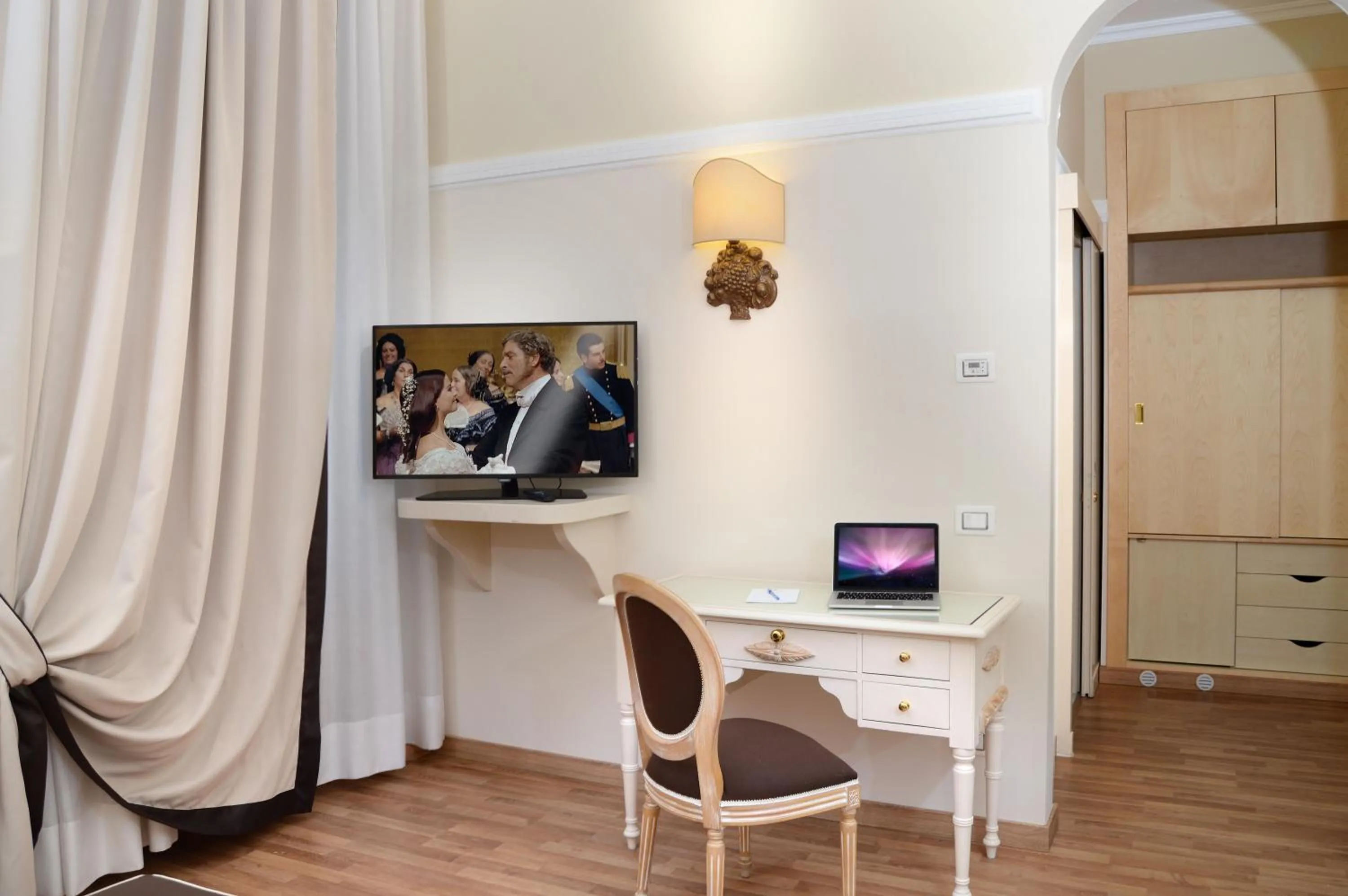 Photo of the whole room in Grand Hotel Vittoria