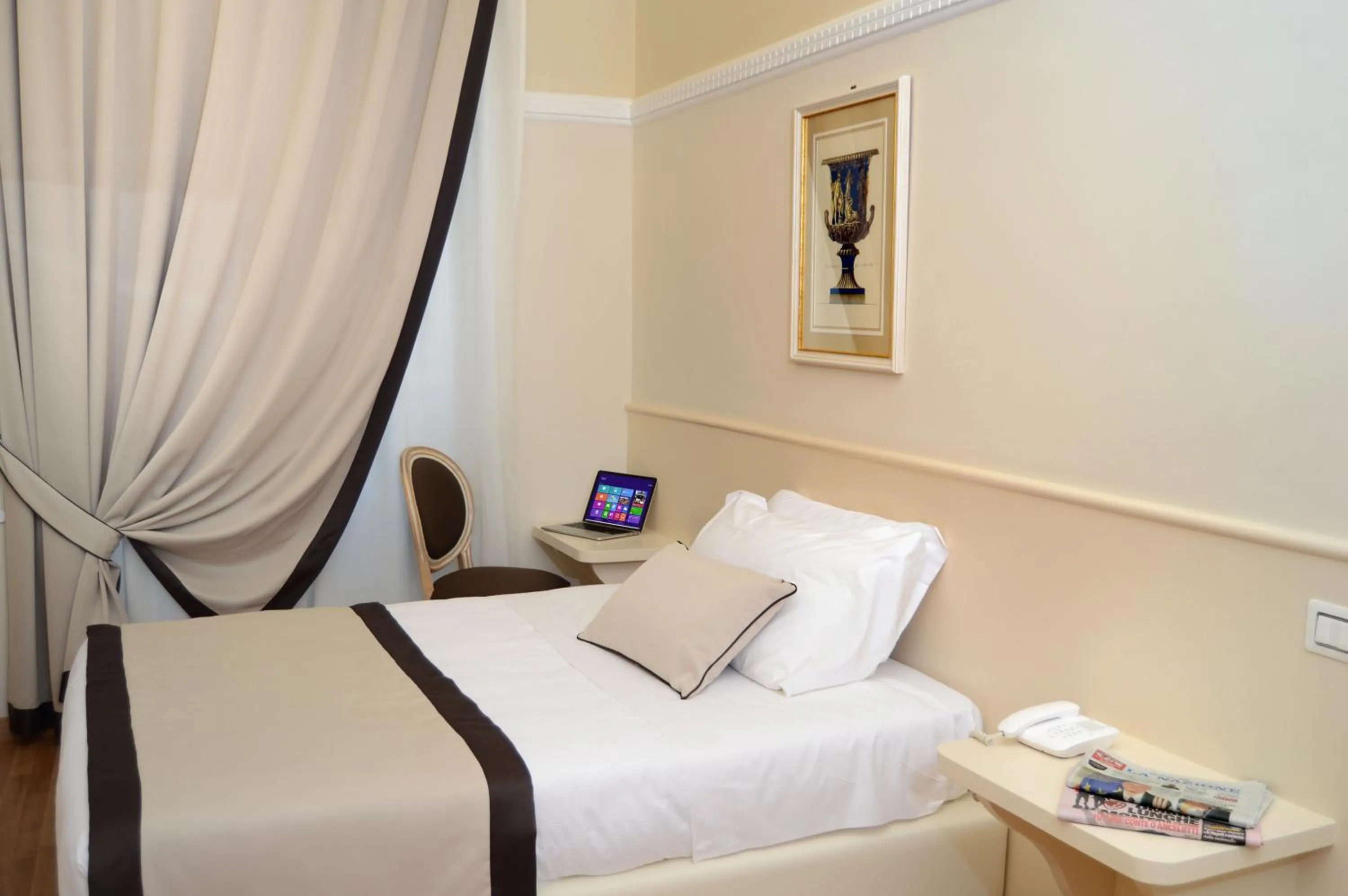 Photo of the whole room, Bed in Grand Hotel Vittoria