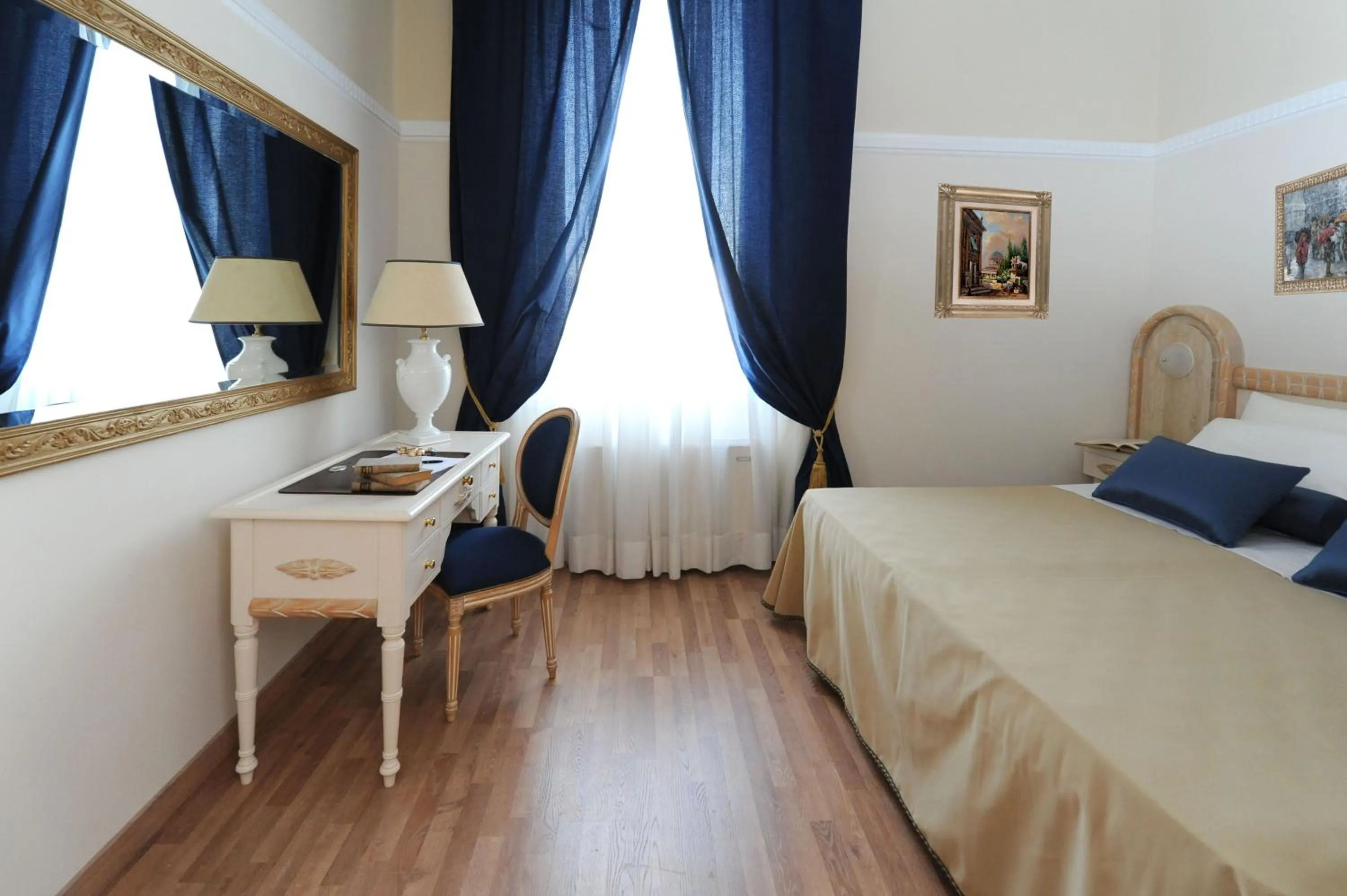 Photo of the whole room, Bed in Grand Hotel Vittoria
