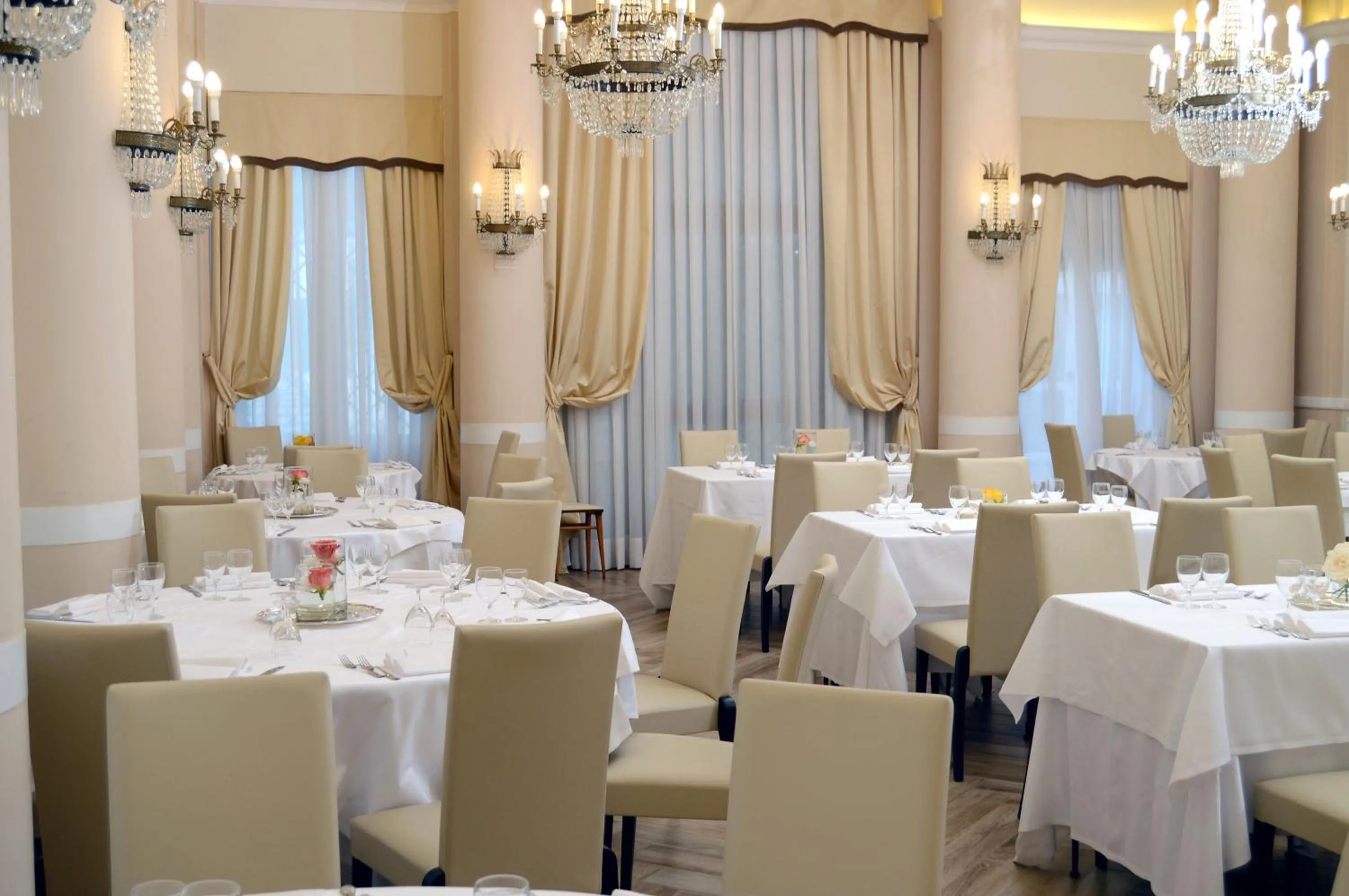 Restaurant/places to eat in Grand Hotel Vittoria