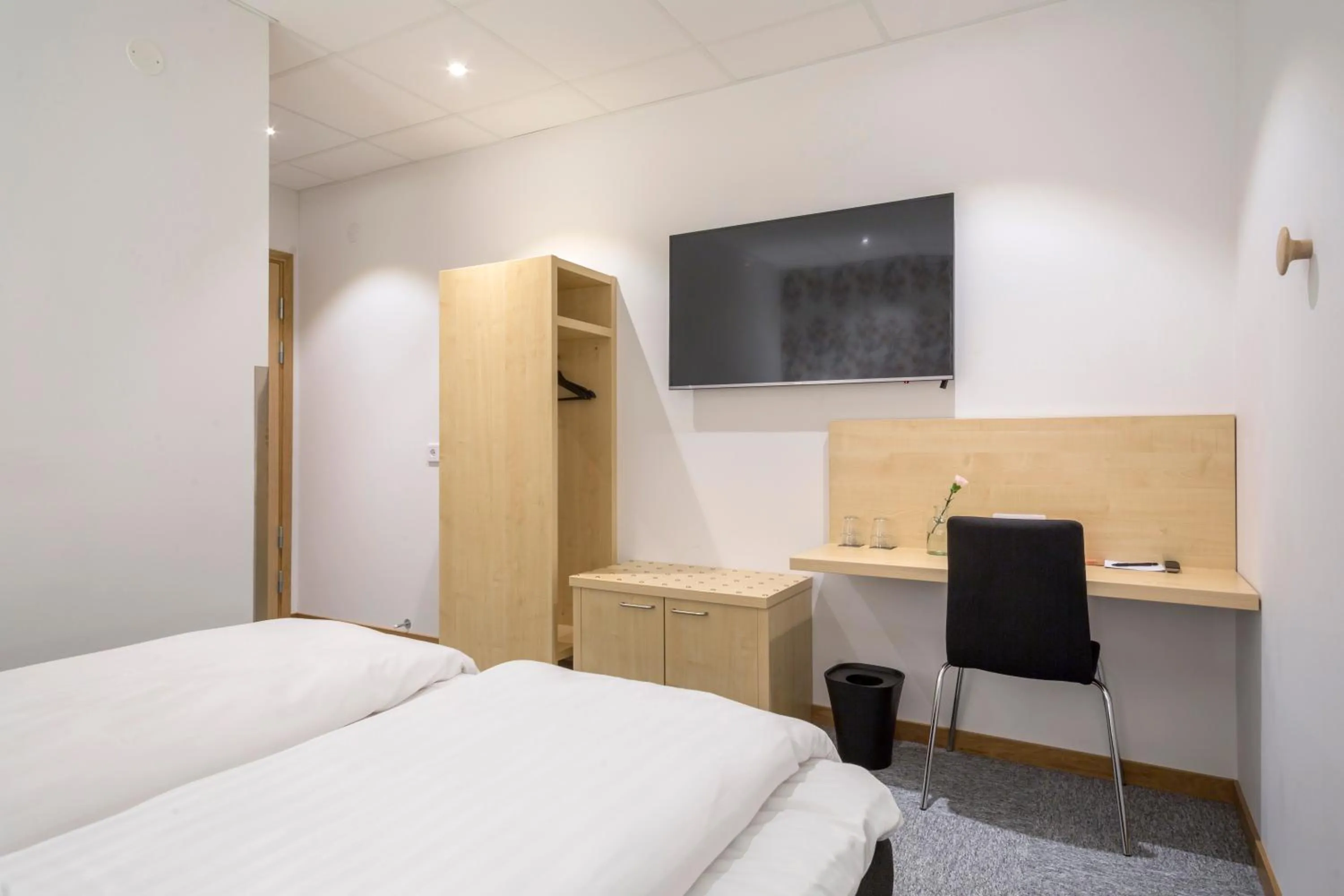 Bedroom, Bed in First Hotel Dragonen