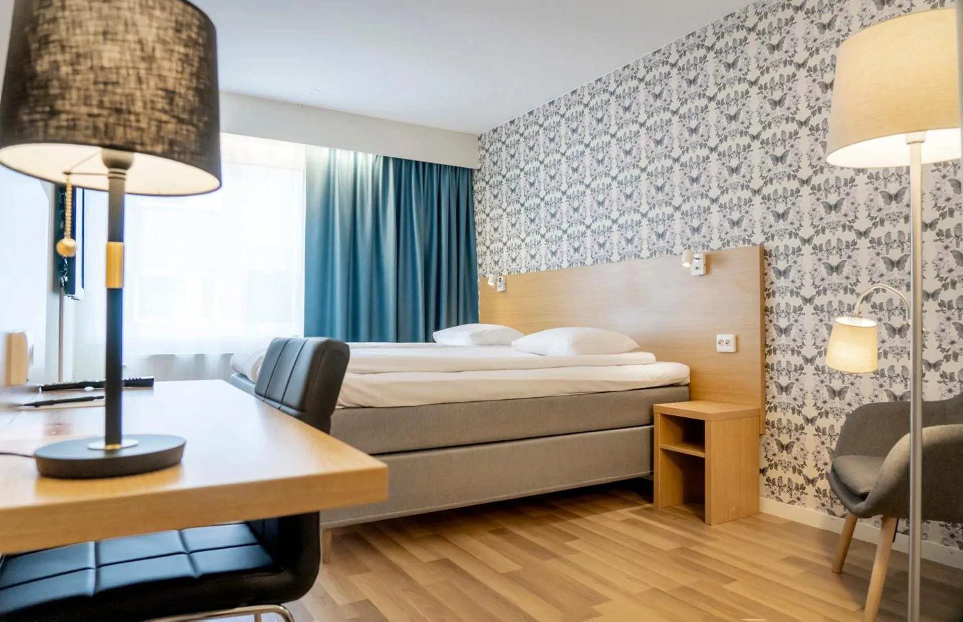 Property building, Bed in First Hotel Dragonen