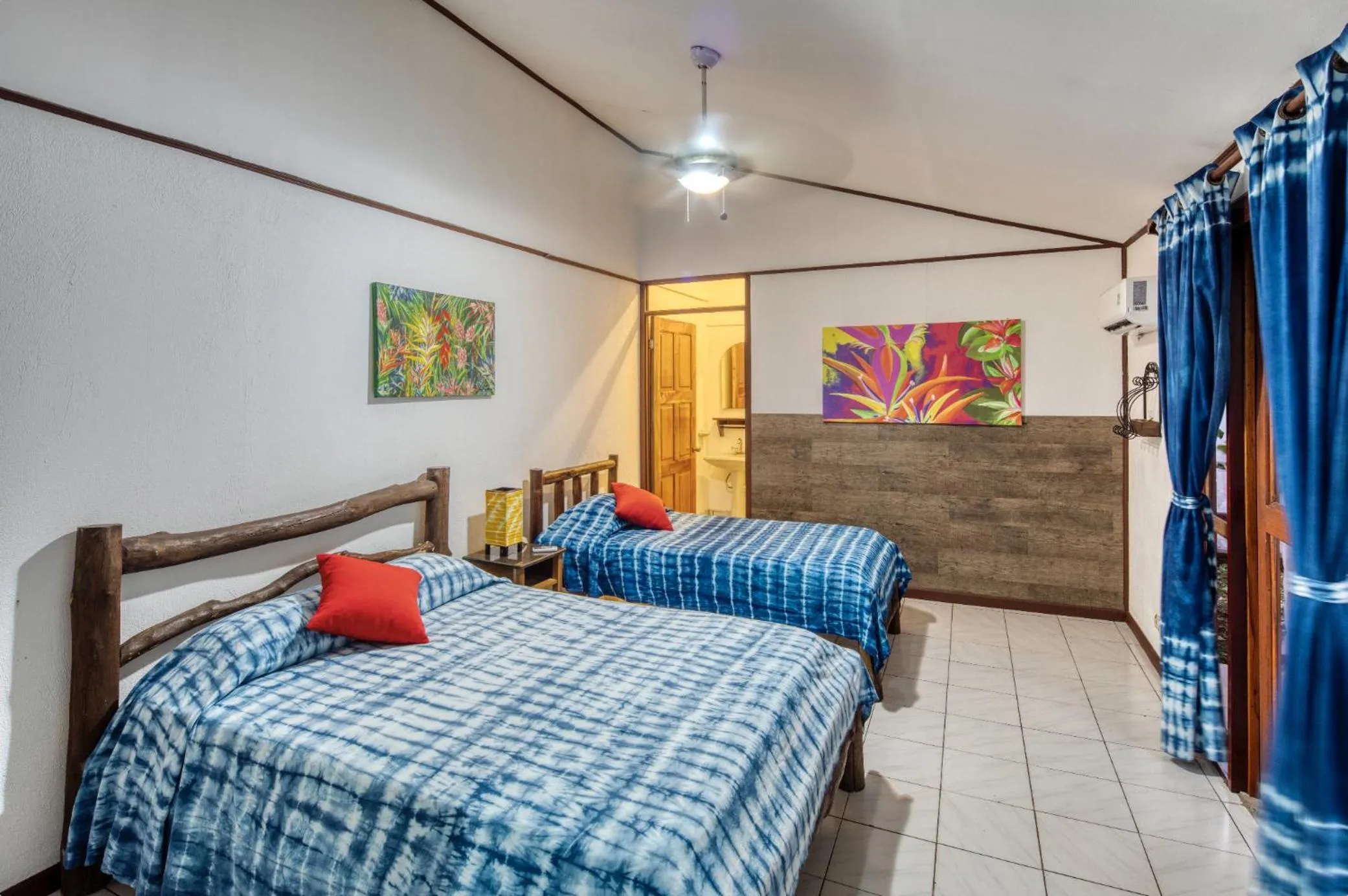 Photo of the whole room, Bed in La Quinta Sarapiqui Lodge