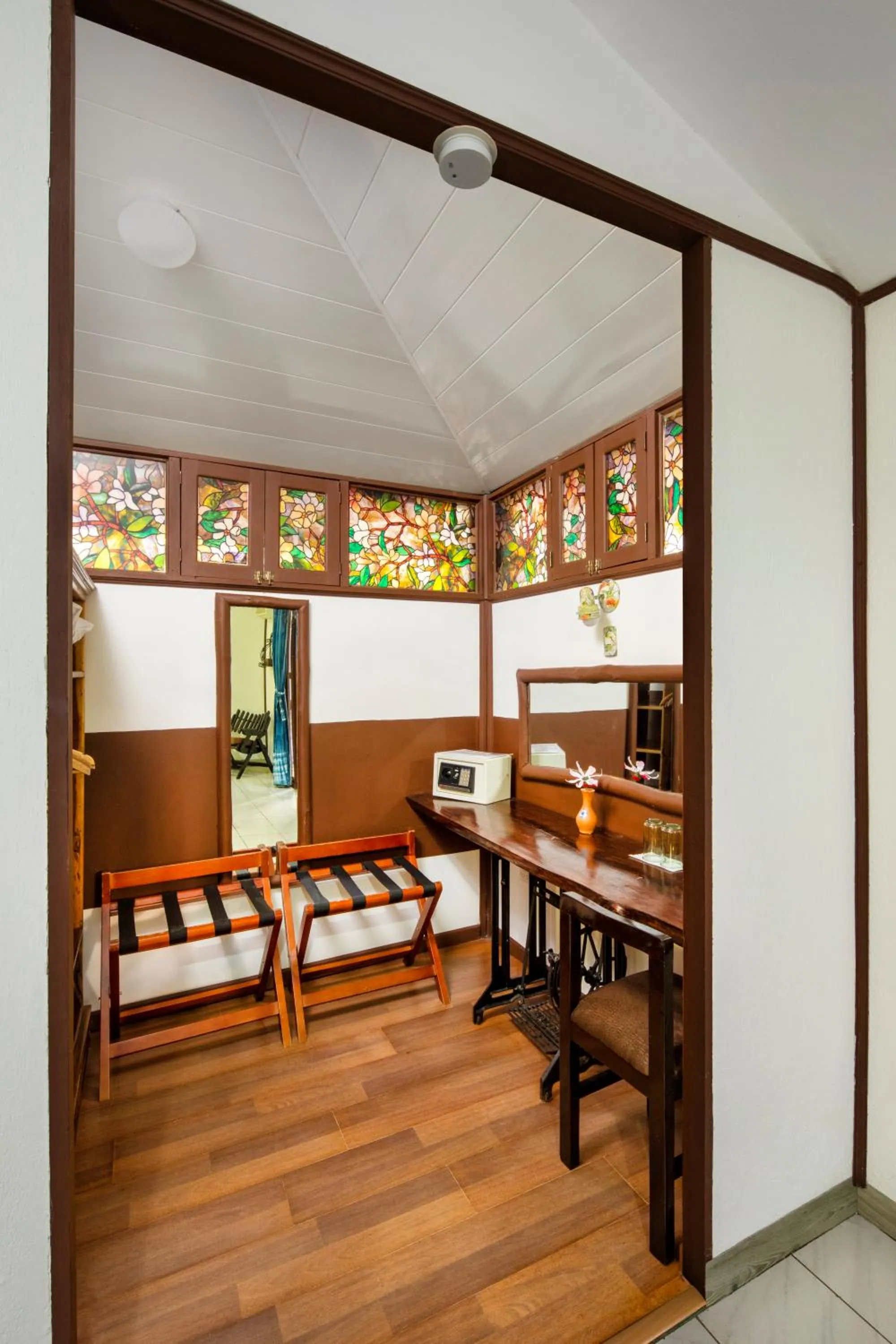 wardrobe in La Quinta Sarapiqui Lodge