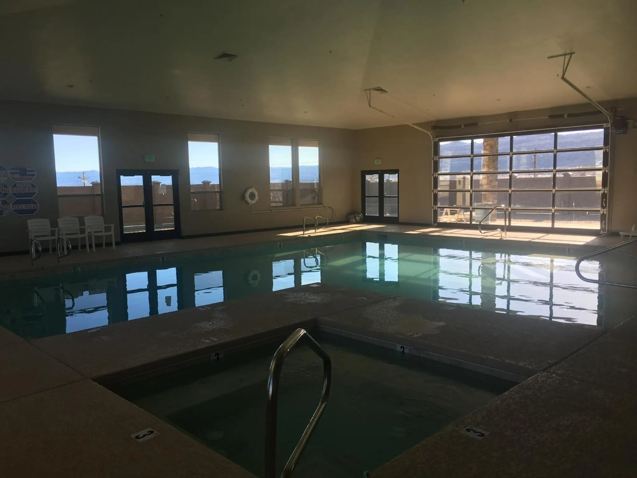 Swimming pool in Canyon Country Lodge