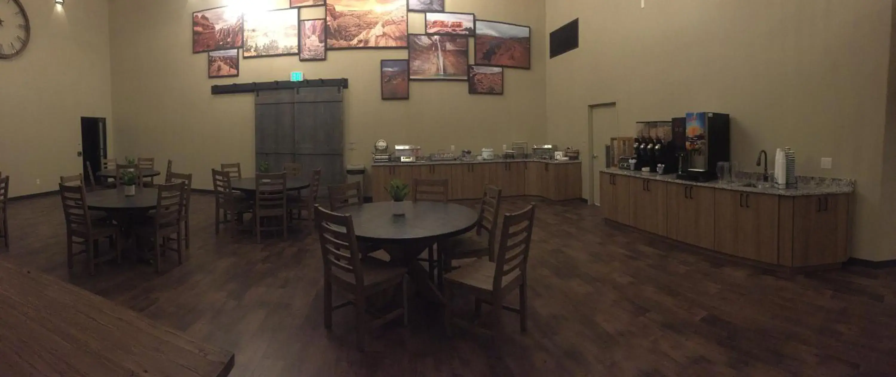 Breakfast in Canyon Country Lodge Breakfast in Canyon Country Lodge