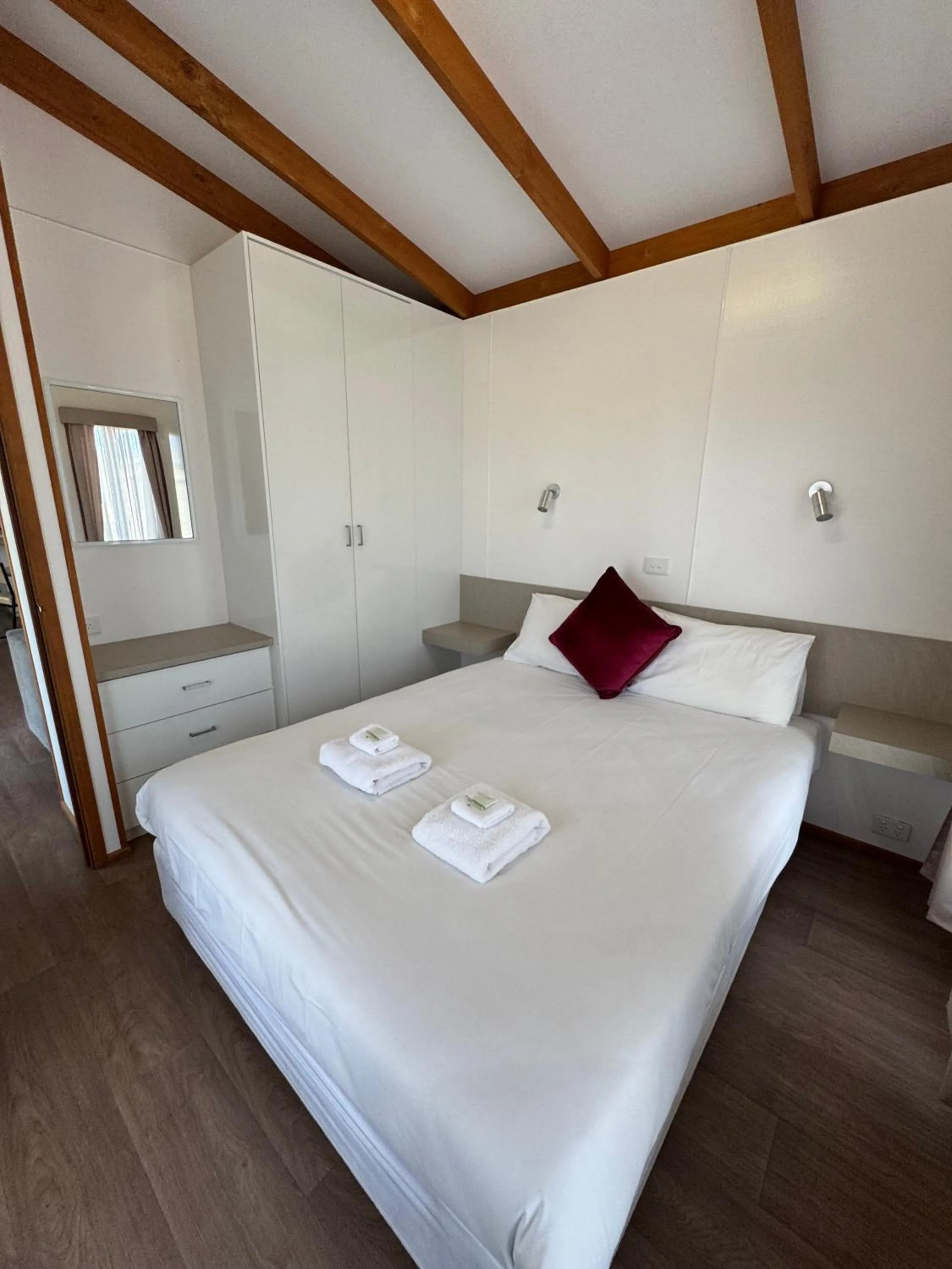 Property building, Bed in Great Western Motel