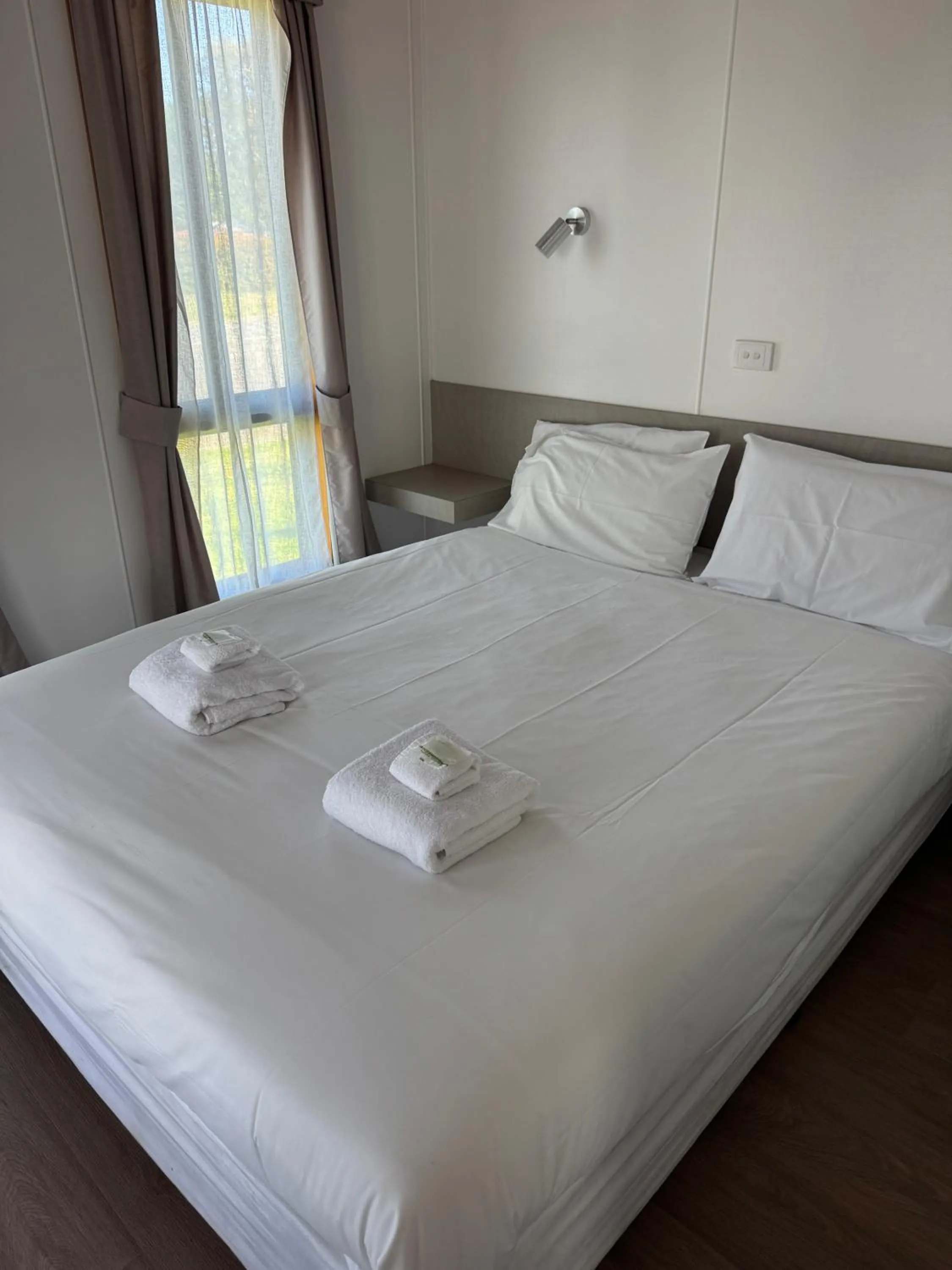 Property building, Bed in Great Western Motel