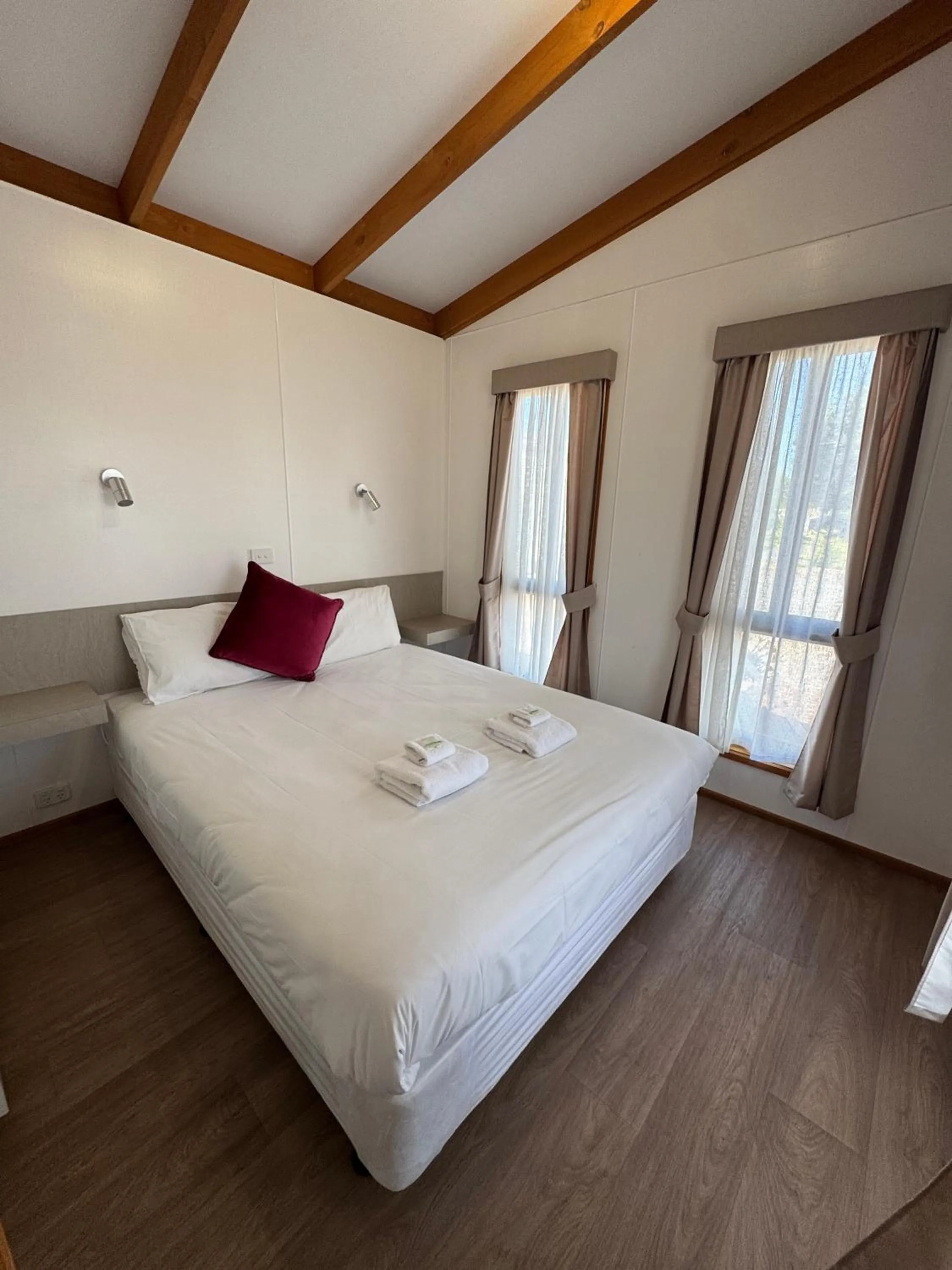 Property building, Bed in Great Western Motel