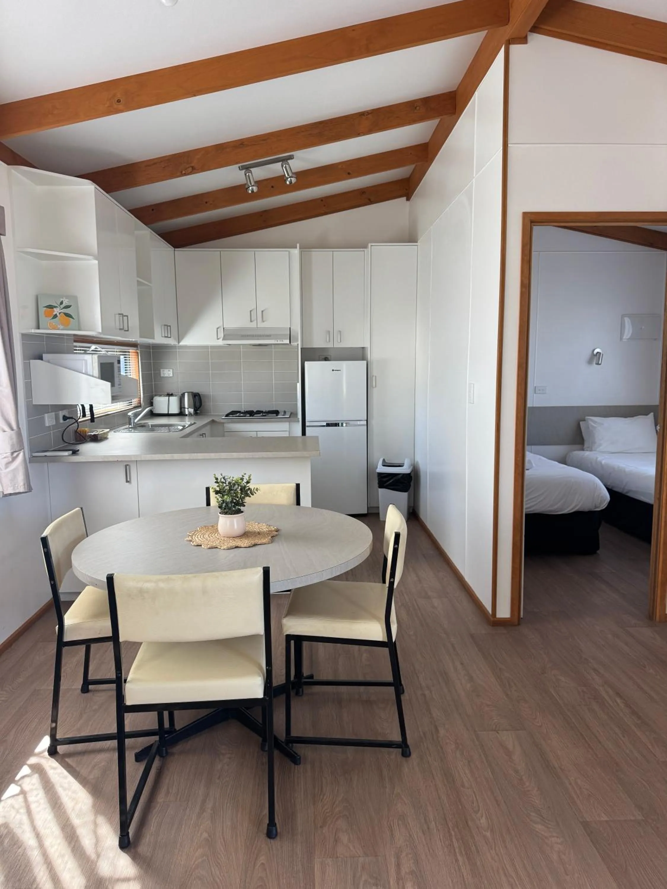 Property building, Bed in Great Western Motel