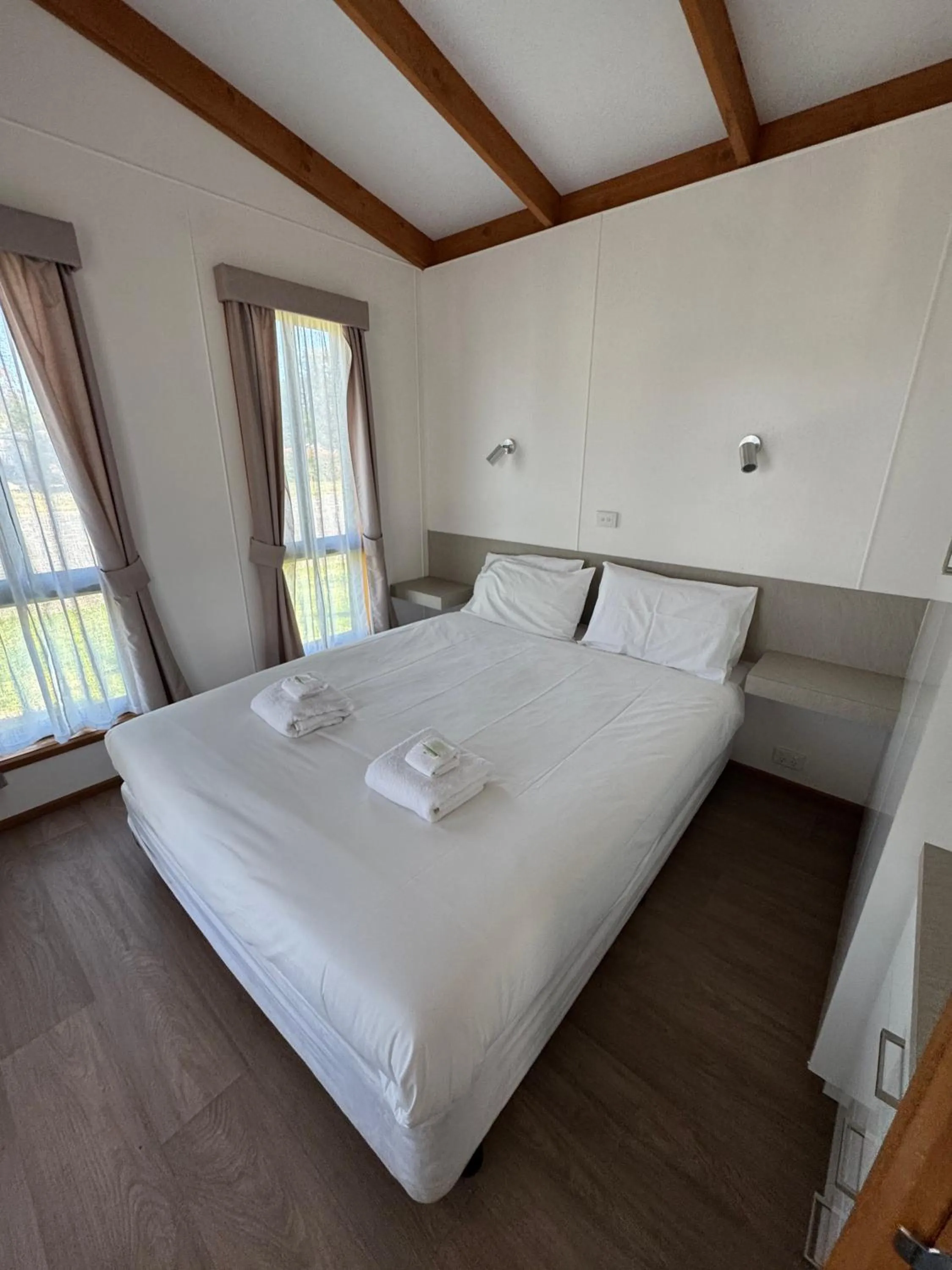 Property building, Bed in Great Western Motel