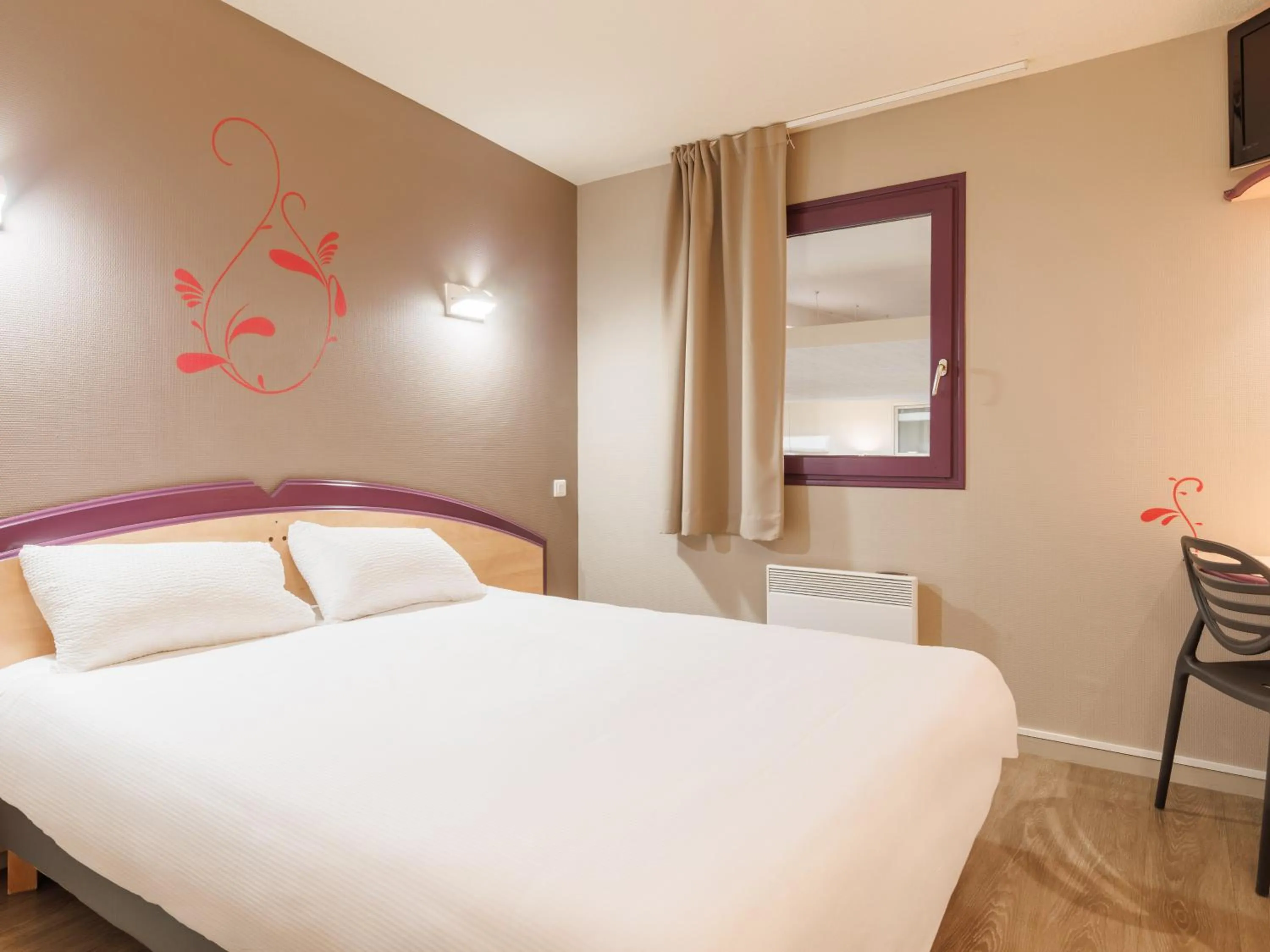 Photo of the whole room, Bed in B&B HOTEL Aurillac Le Lioran