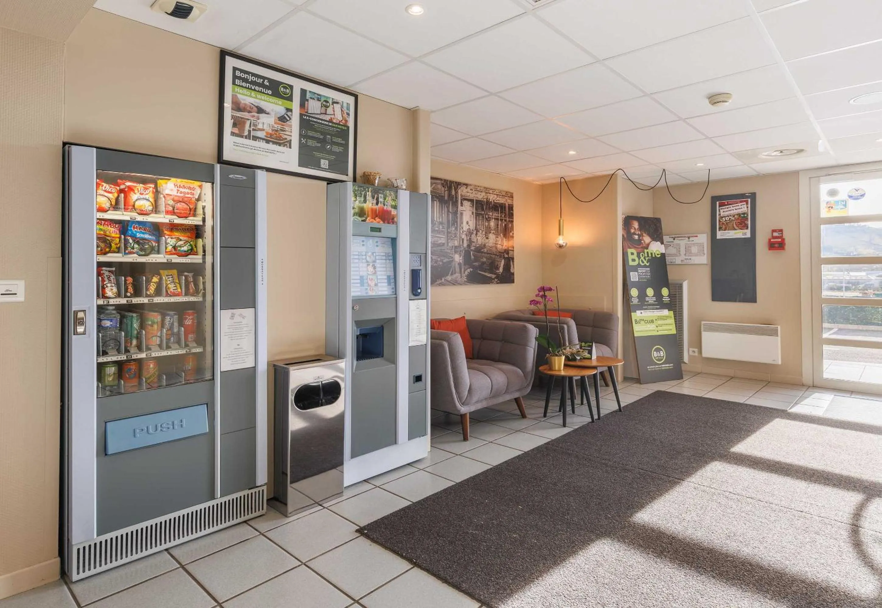 Lobby or reception in B&B HOTEL Aurillac Le Lioran