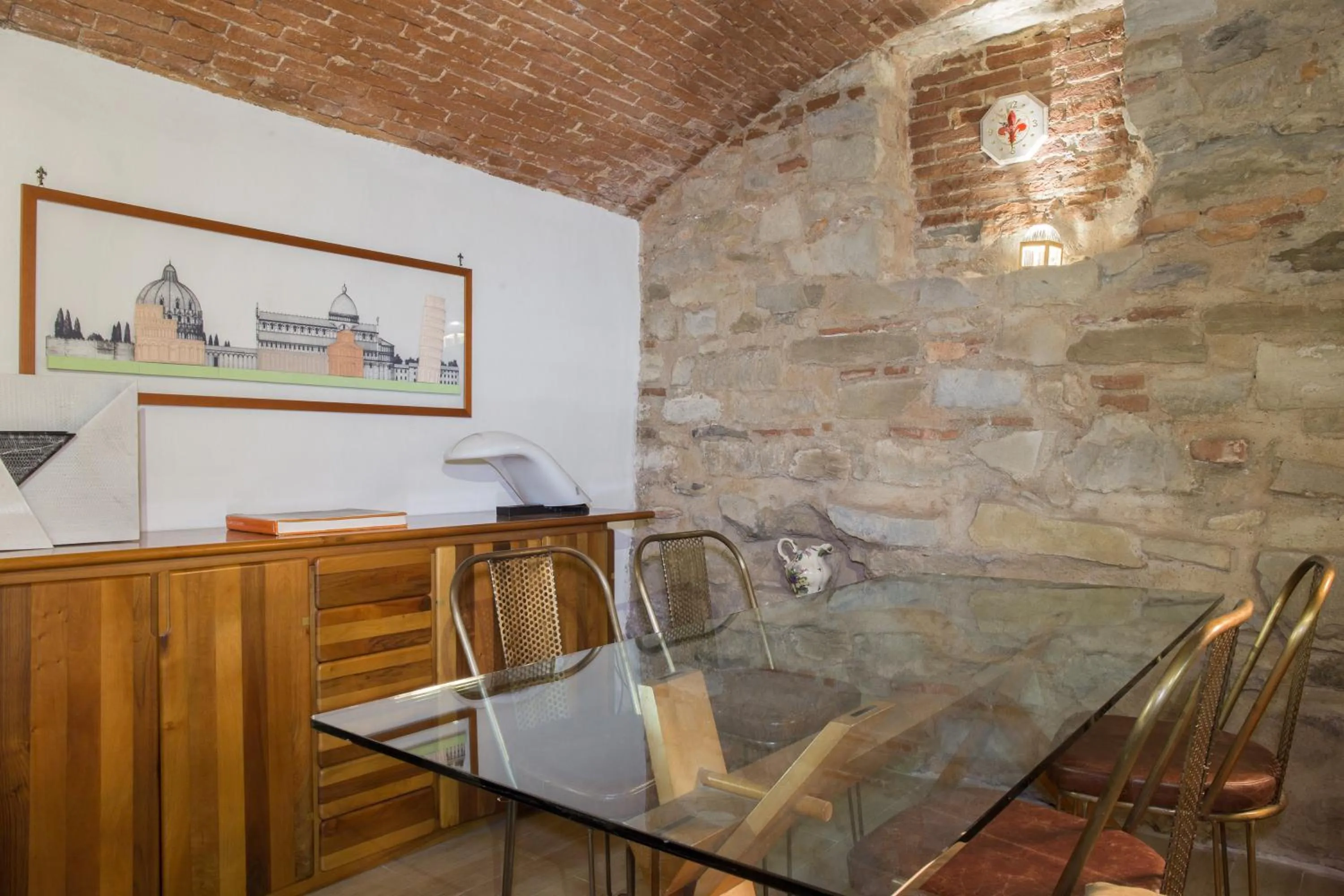 Dining area in Giglio Apartments by Mmega