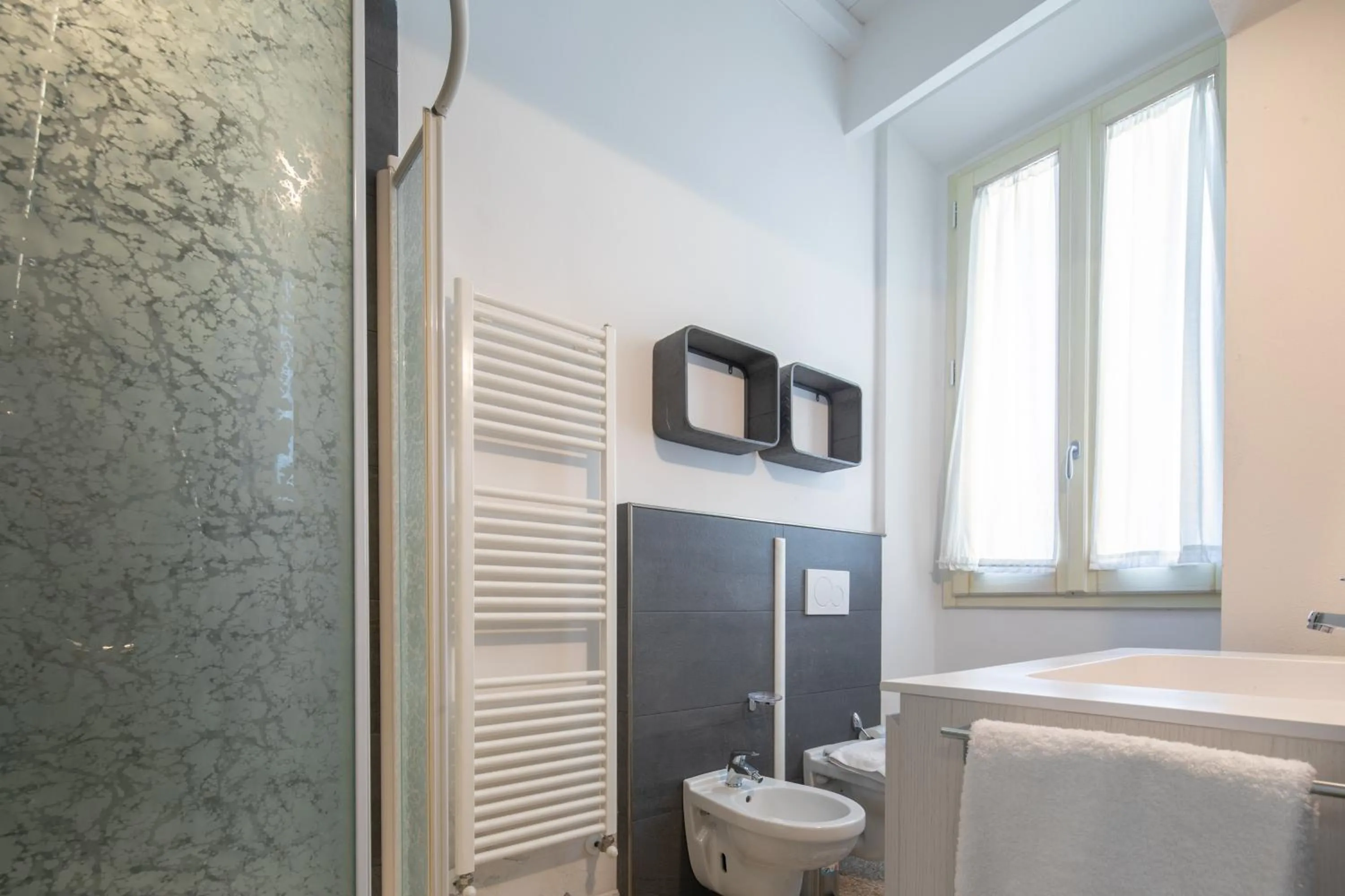 Toilet in Giglio Apartments by Mmega