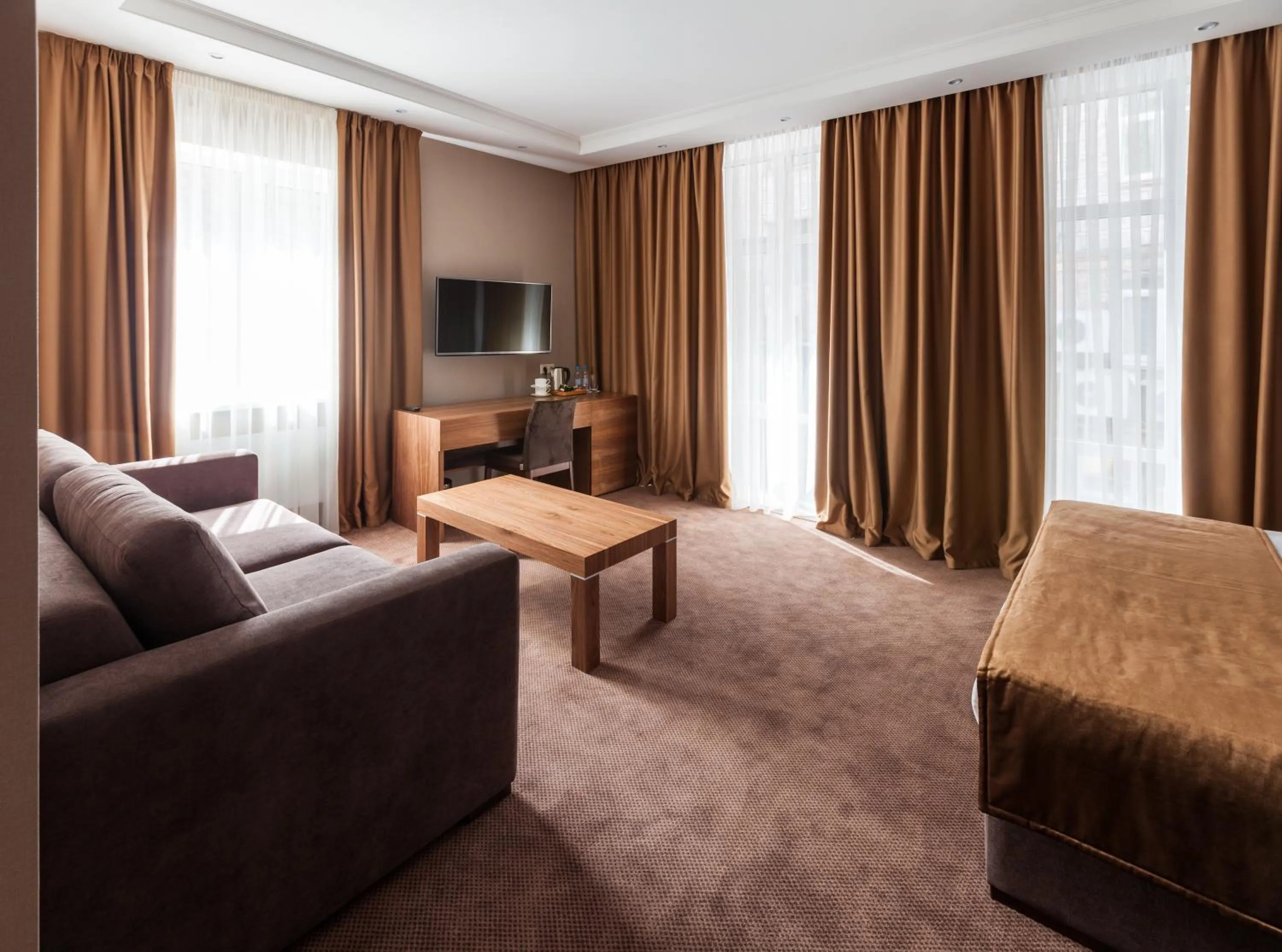 Deluxe Queen Studio  - single occupancy in Crystal Hotel