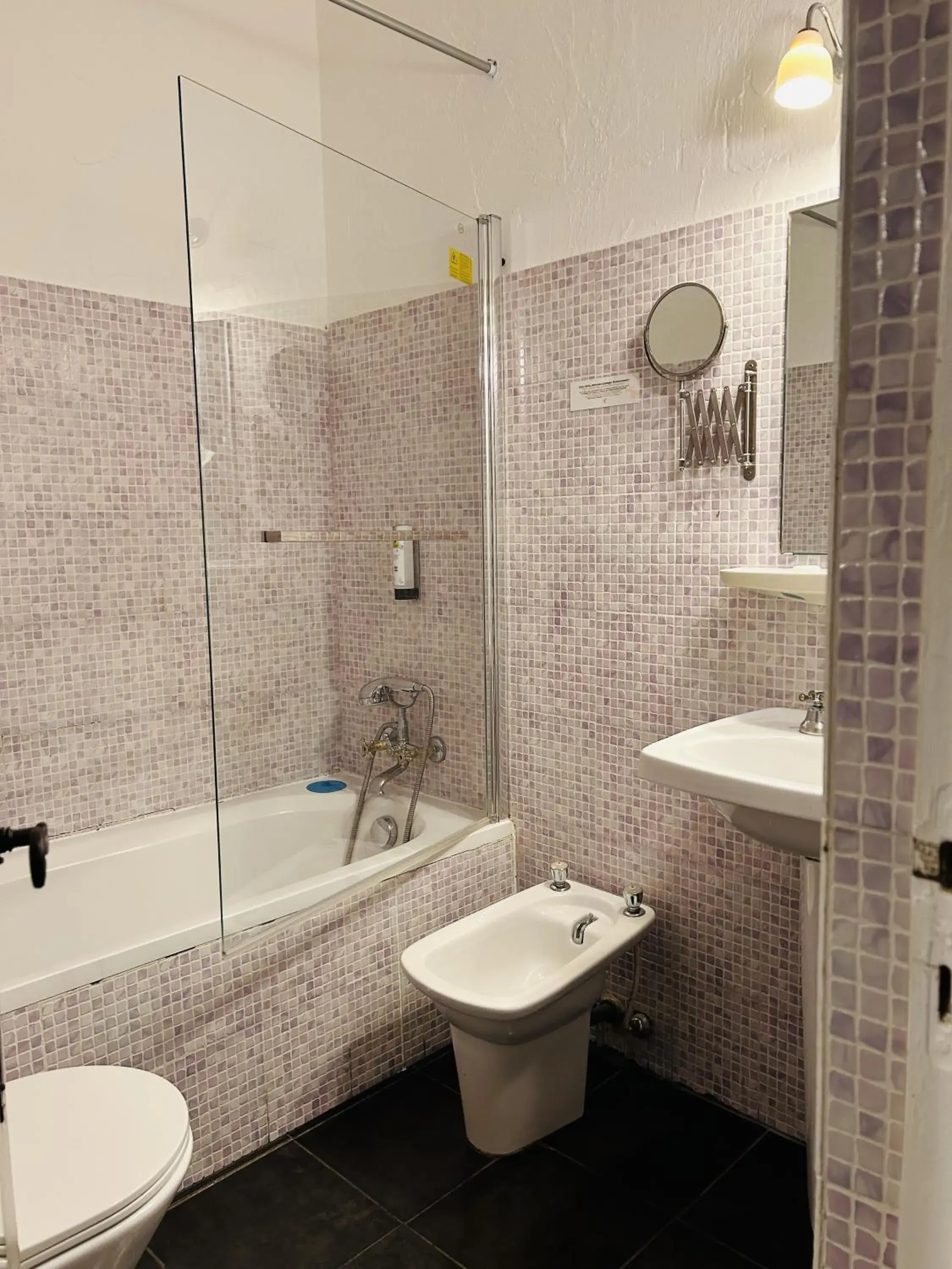 Double Room in Logis Hôtels La Bastide des Golfs Double Room in Logis Hôtels La Bastide des Golfs