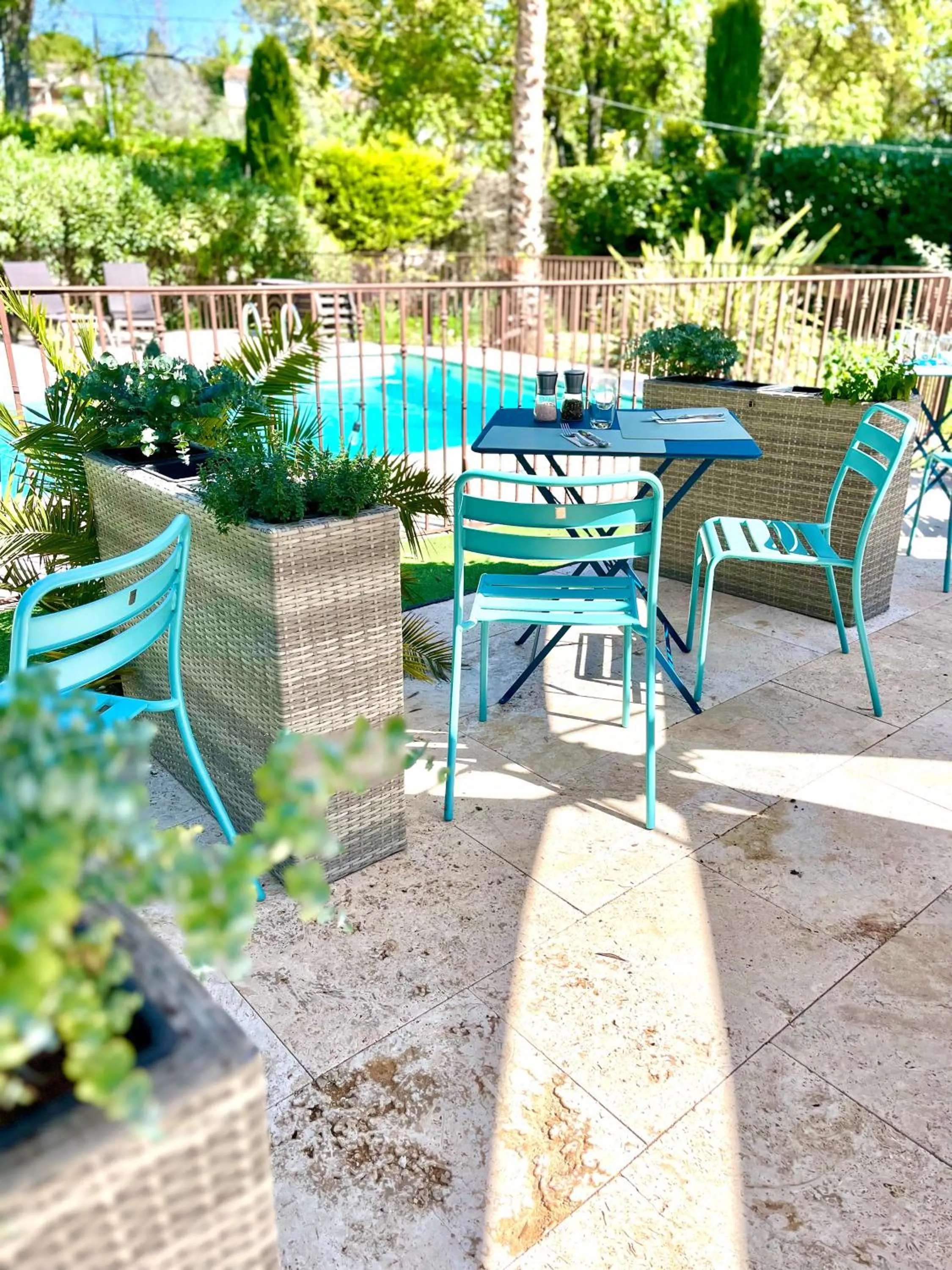 Restaurant/places to eat in Logis Hôtels La Bastide des Golfs