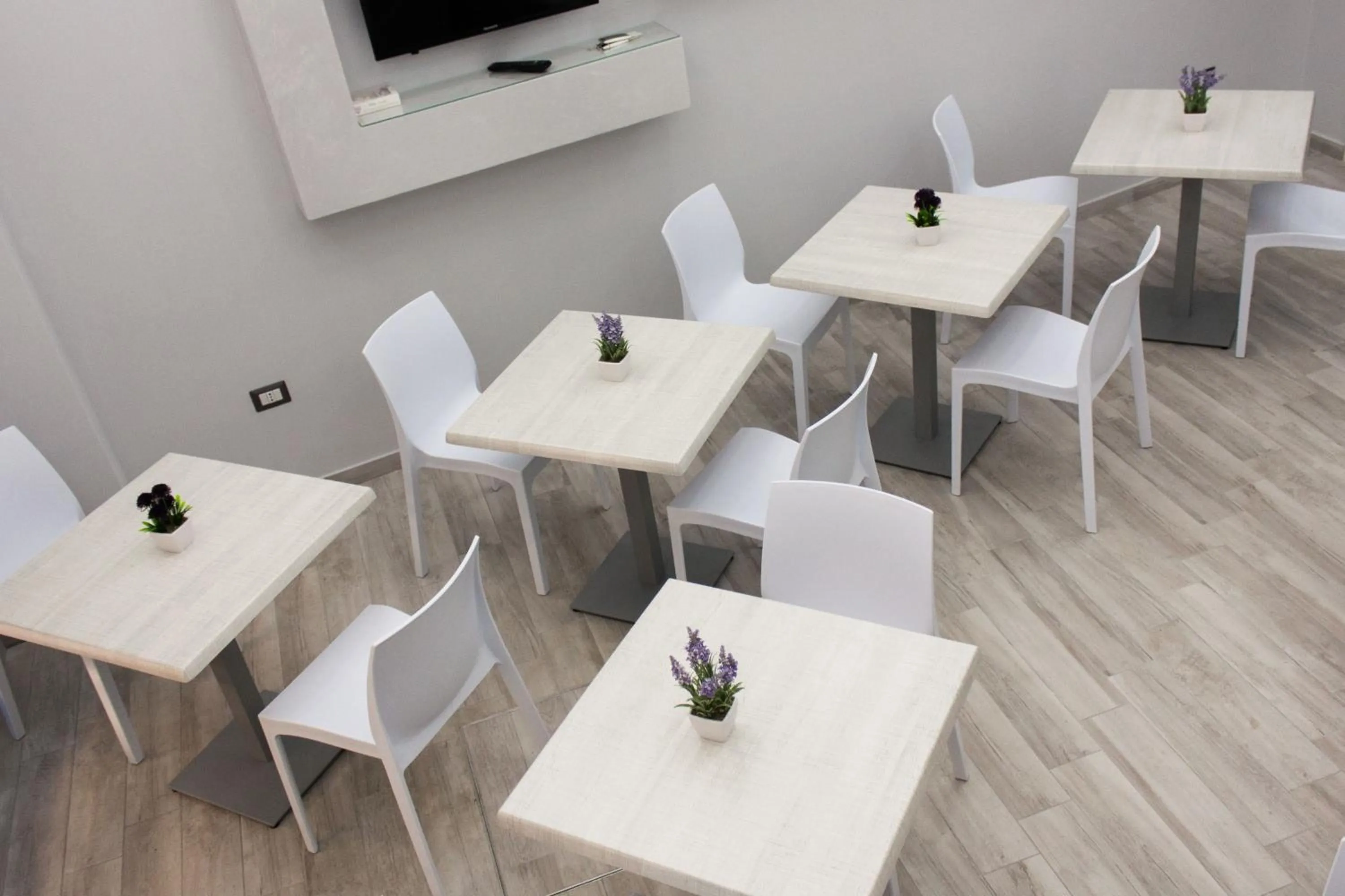 Communal lounge/ TV room in B&B La Piazzetta