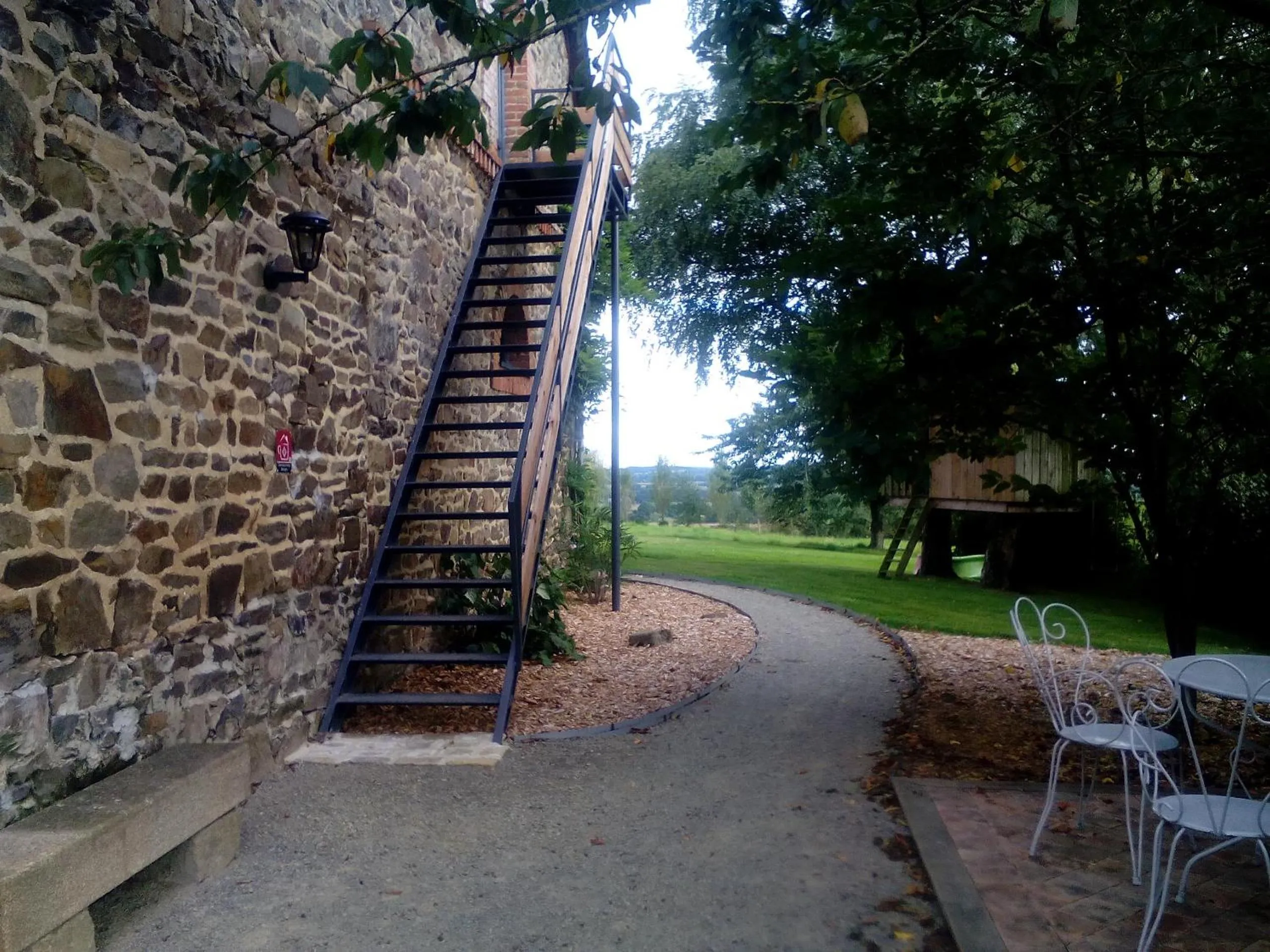 Facade/entrance in La Chambre Montbrault