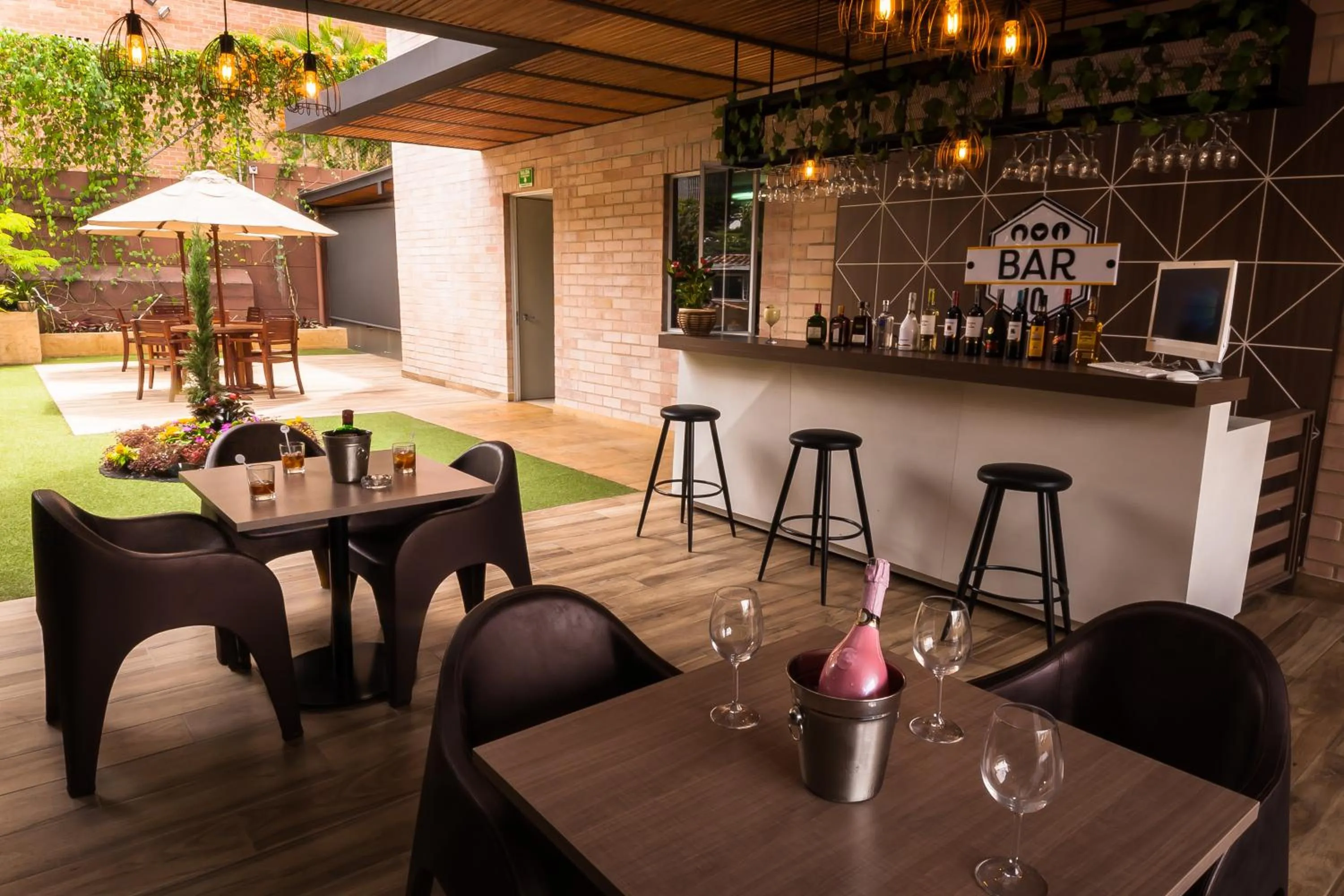 Restaurant/places to eat in Hotel Lomas 10 Medellin